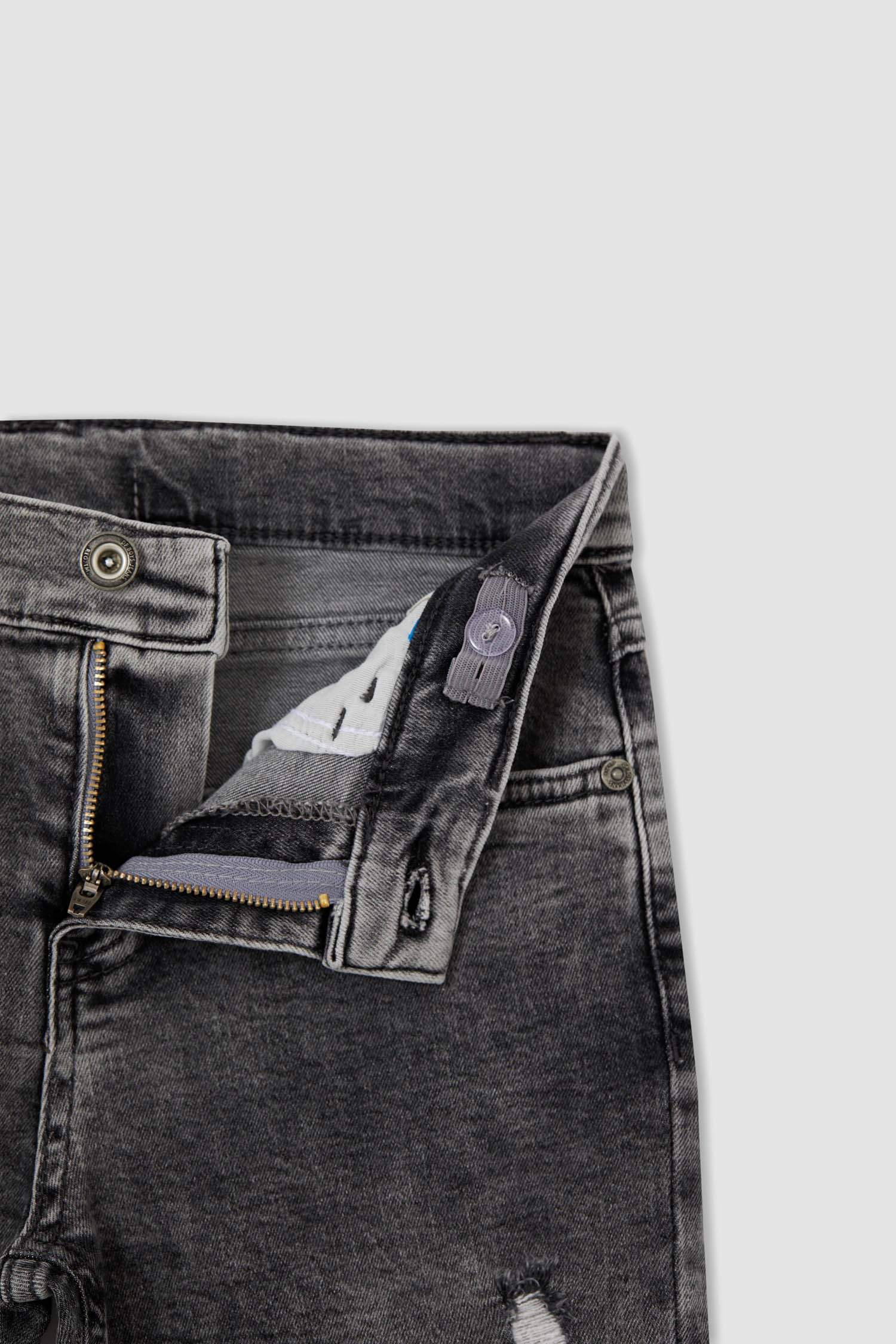 Erkek Çocuk Regular Fit Yıpratma Detaylı Jean Bermuda Şort