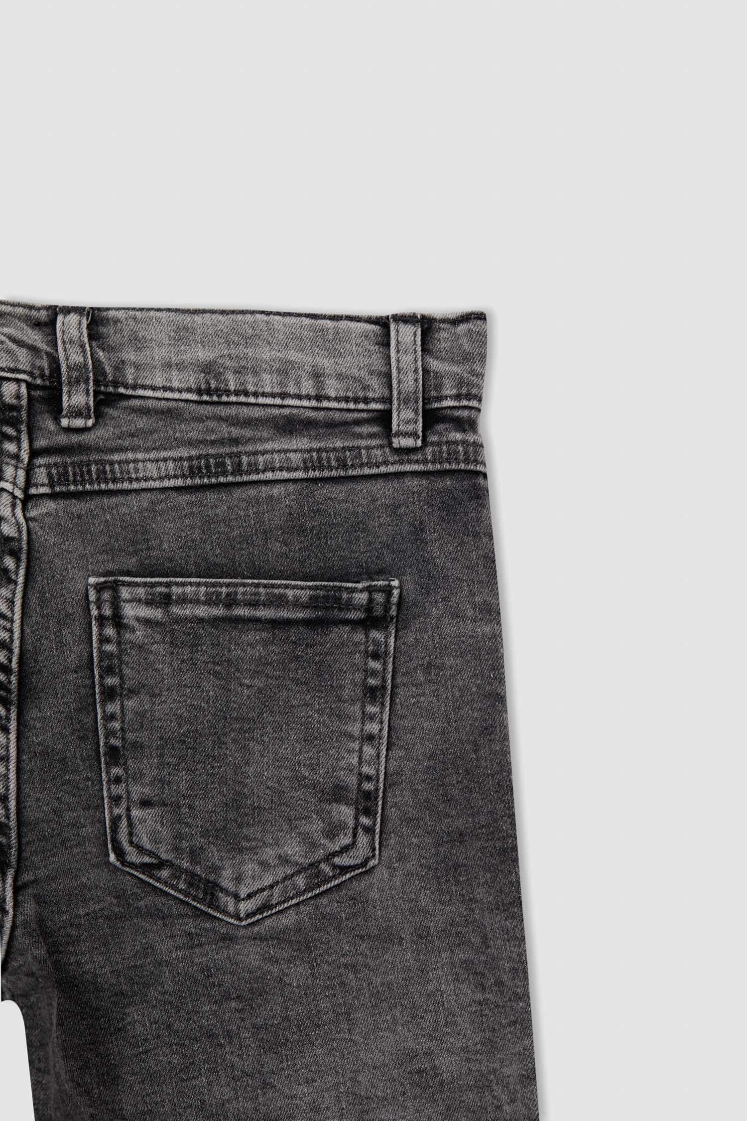 Erkek Çocuk Regular Fit Yıpratma Detaylı Jean Bermuda Şort