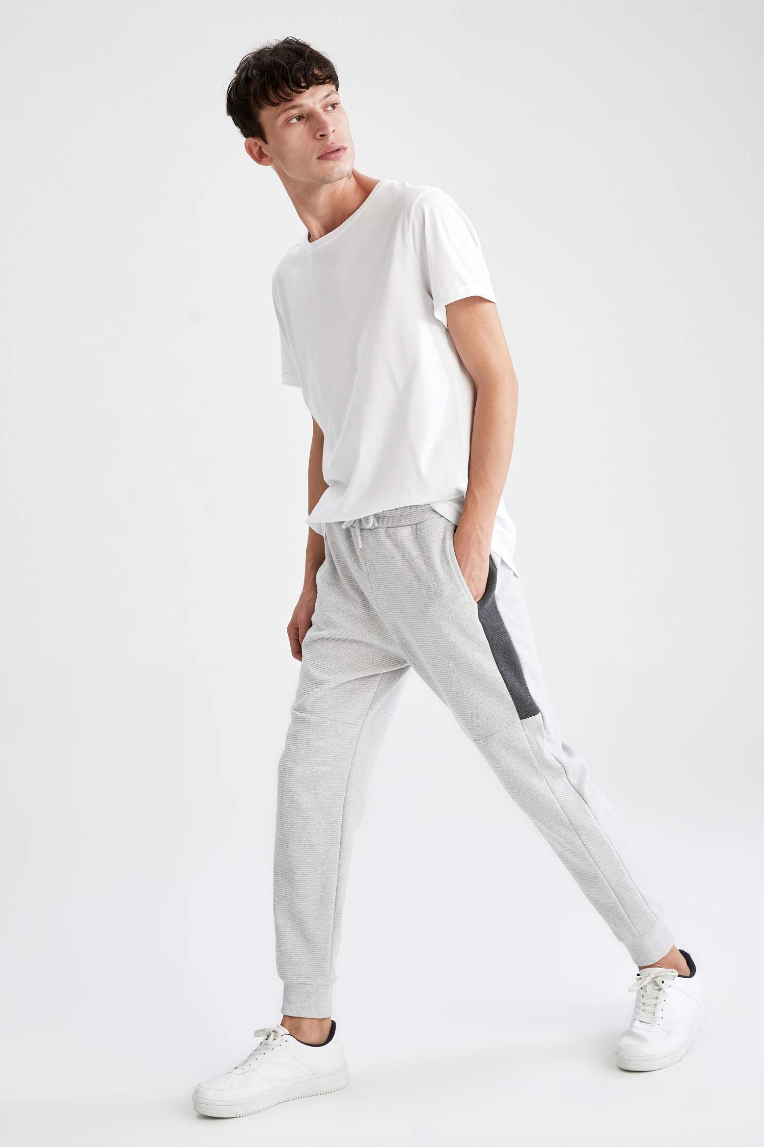 Slim Fit Şerit Detaylı Spor Jogger Eşofman Altı