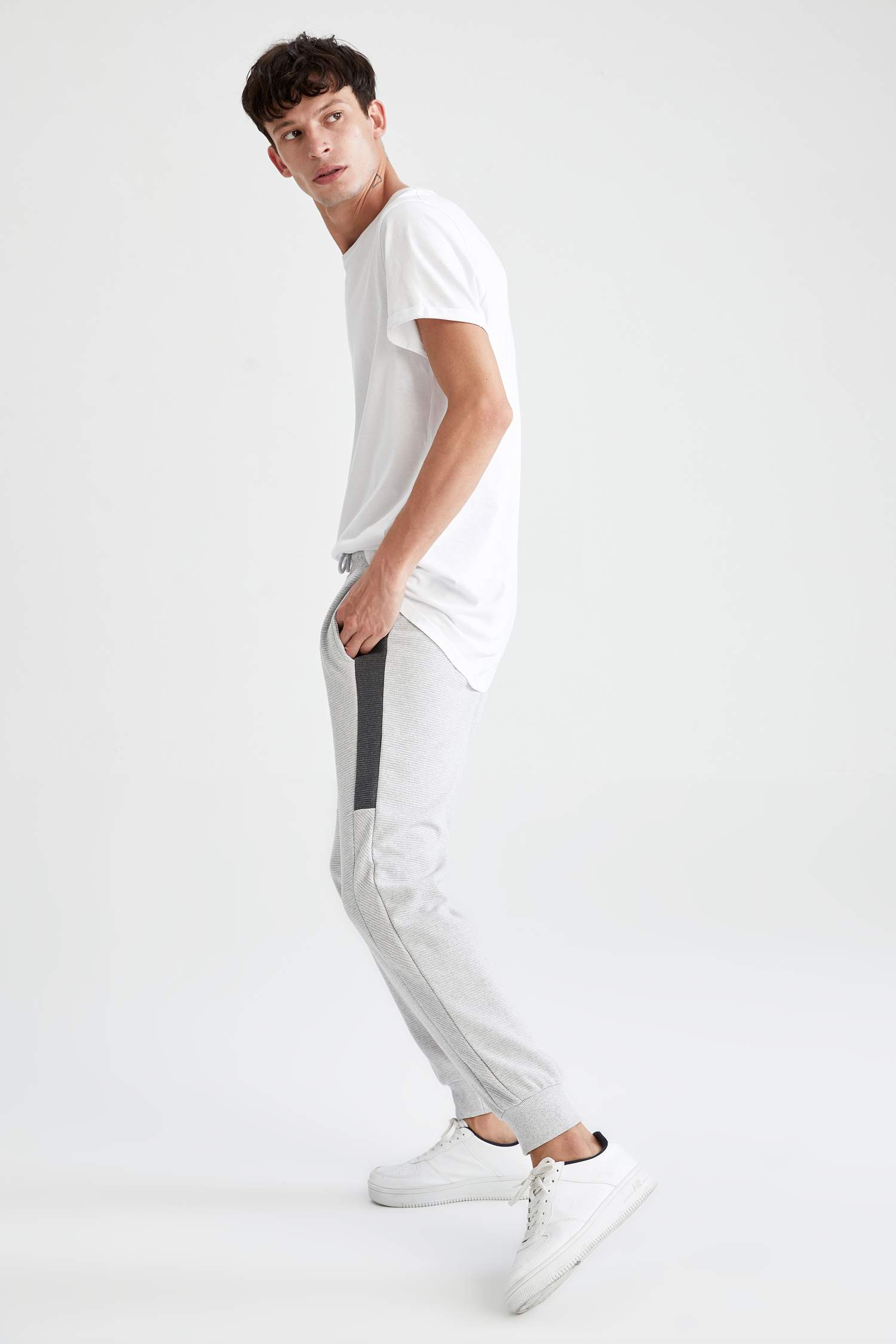 Slim Fit Şerit Detaylı Spor Jogger Eşofman Altı