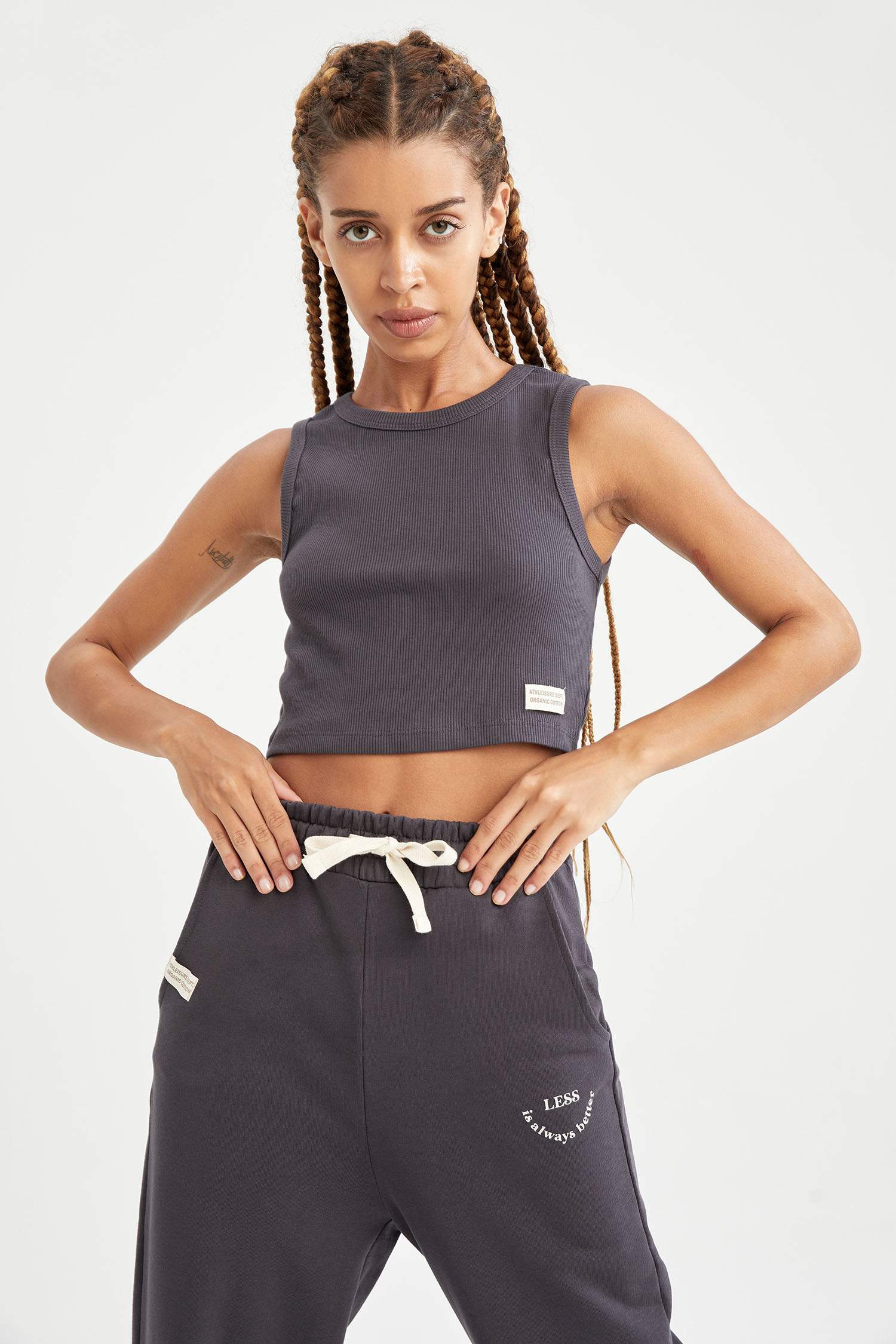 Organik Pamuklu Bisiklet Yaka Arma Detaylı Kaşkorse Crop Atlet