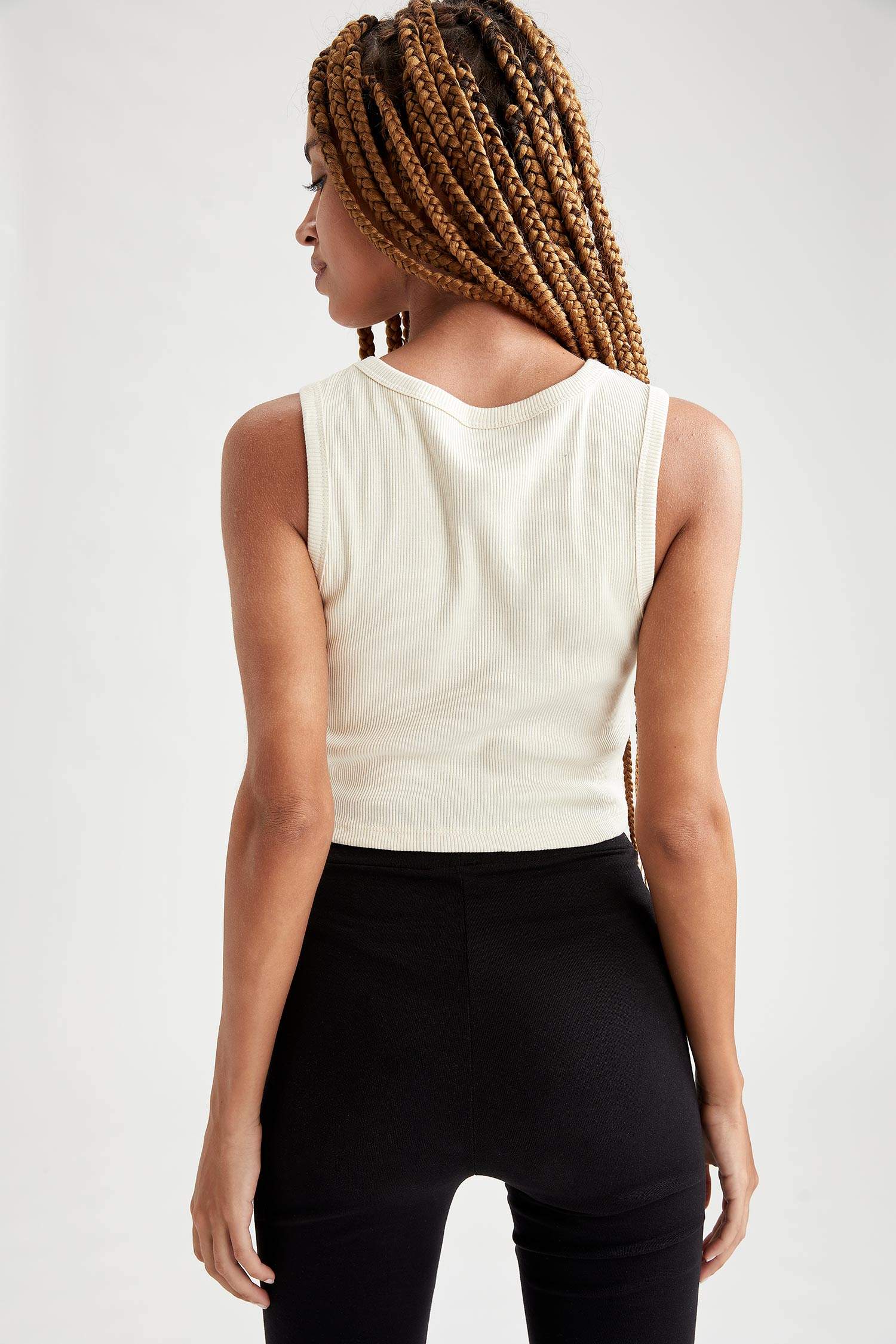 Organik Pamuklu Bisiklet Yaka Arma Detaylı Kaşkorse Crop Atlet