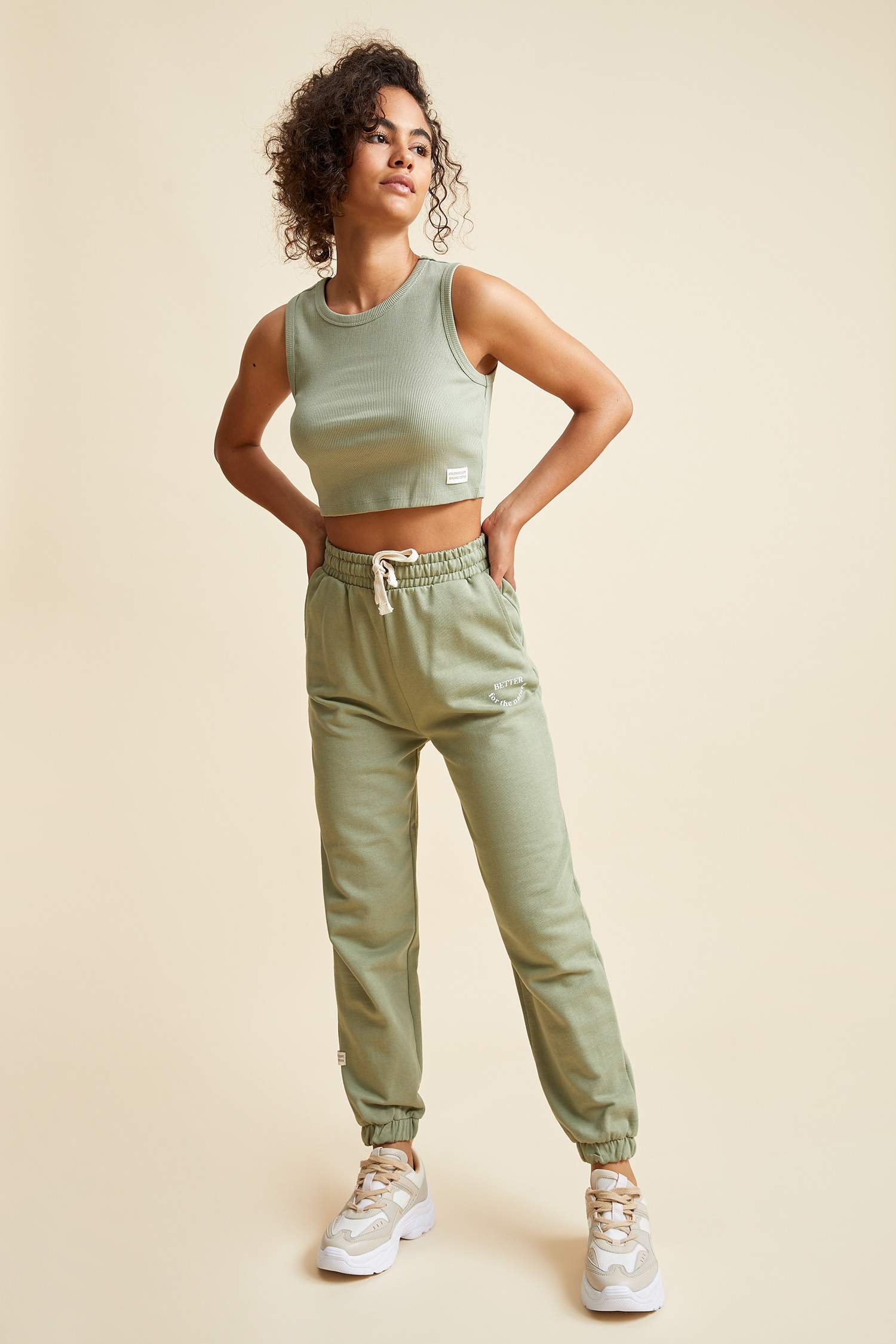 Organik Pamuklu Bisiklet Yaka Arma Detaylı Kaşkorse Crop Atlet