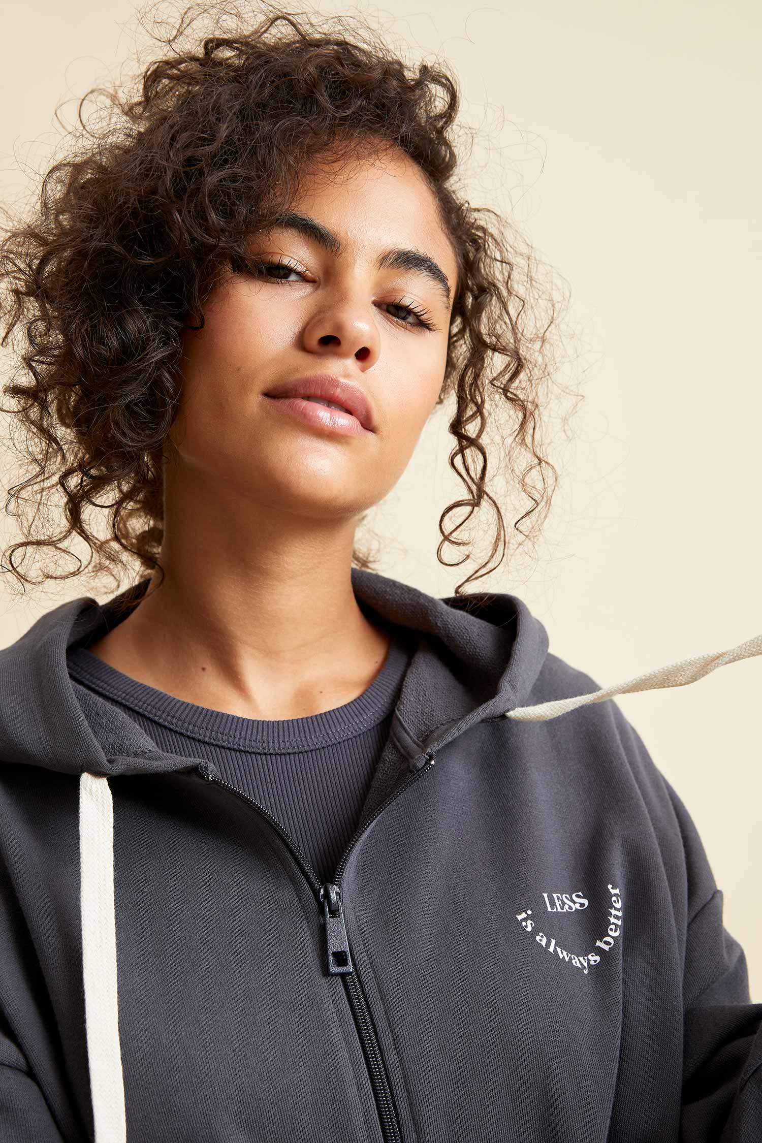 Organik Pamuklu Kapüşonlu Oversize Fit Cep Detaylı Fermuarlı Sweat Hırka