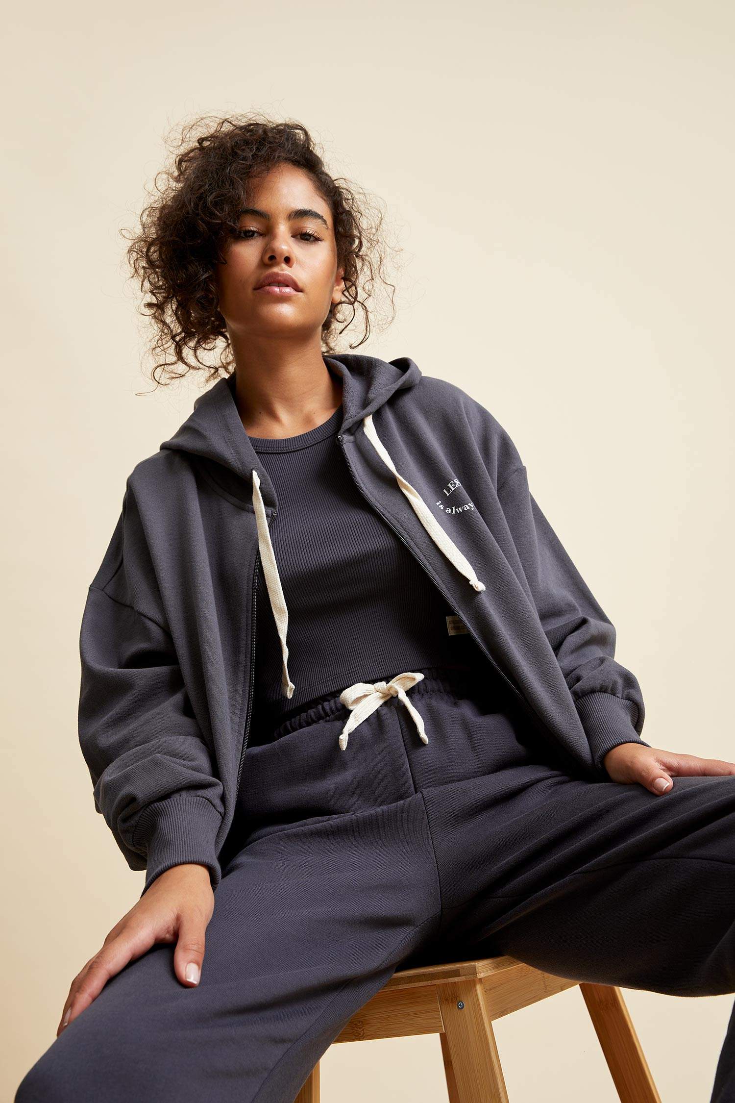 Organik Pamuklu Kapüşonlu Oversize Fit Cep Detaylı Fermuarlı Sweat Hırka