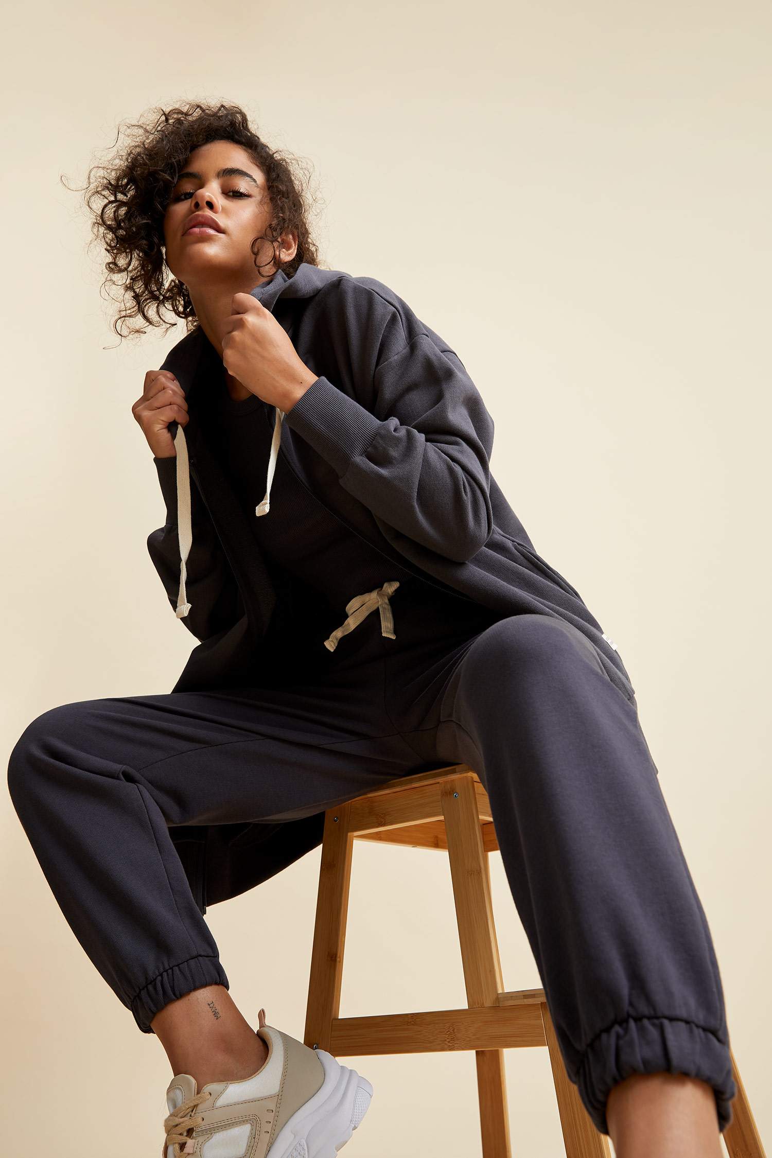 Organik Pamuklu Kapüşonlu Oversize Fit Cep Detaylı Fermuarlı Sweat Hırka