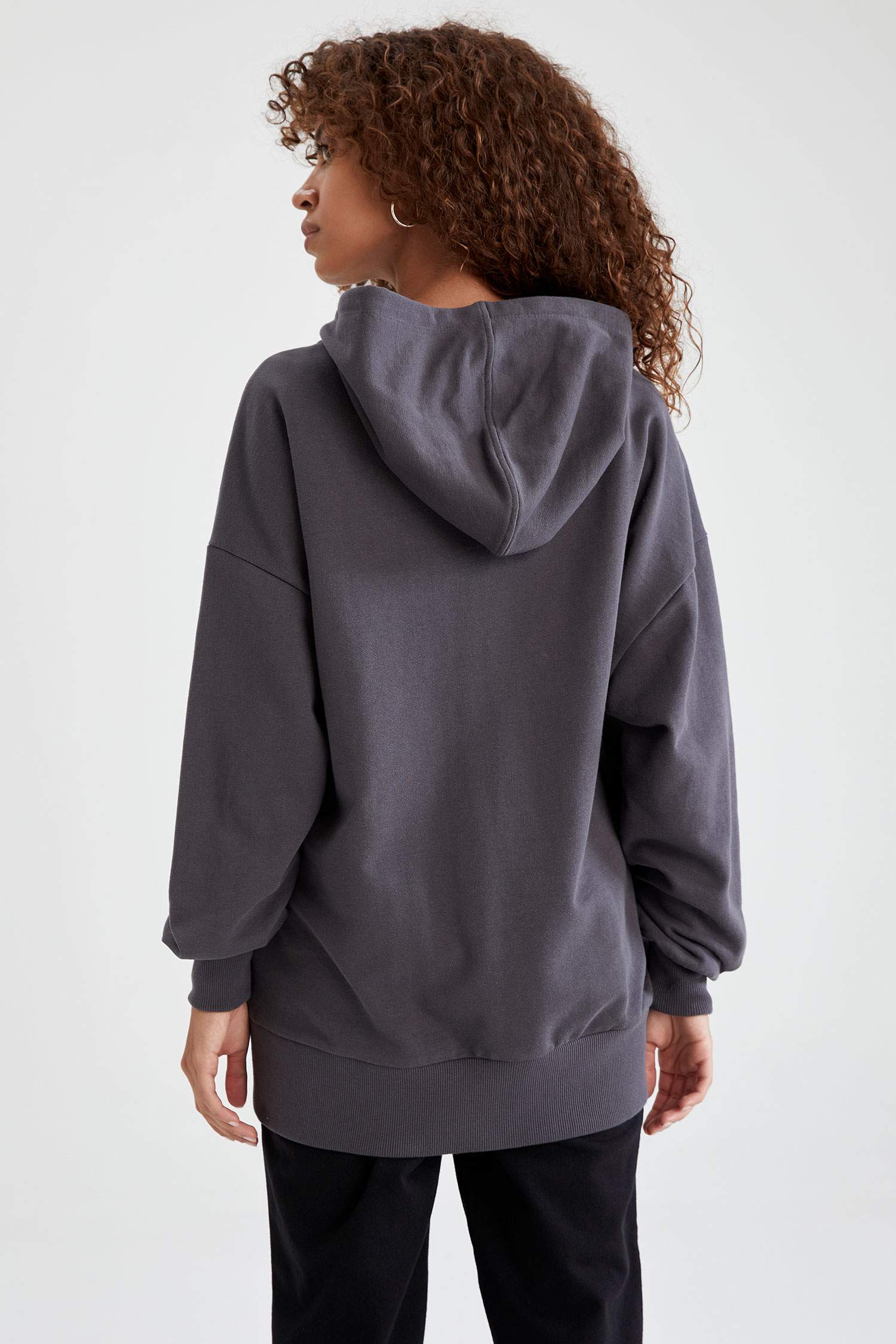 Organik Pamuklu Kapüşonlu Oversize Fit Cep Detaylı Fermuarlı Sweat Hırka