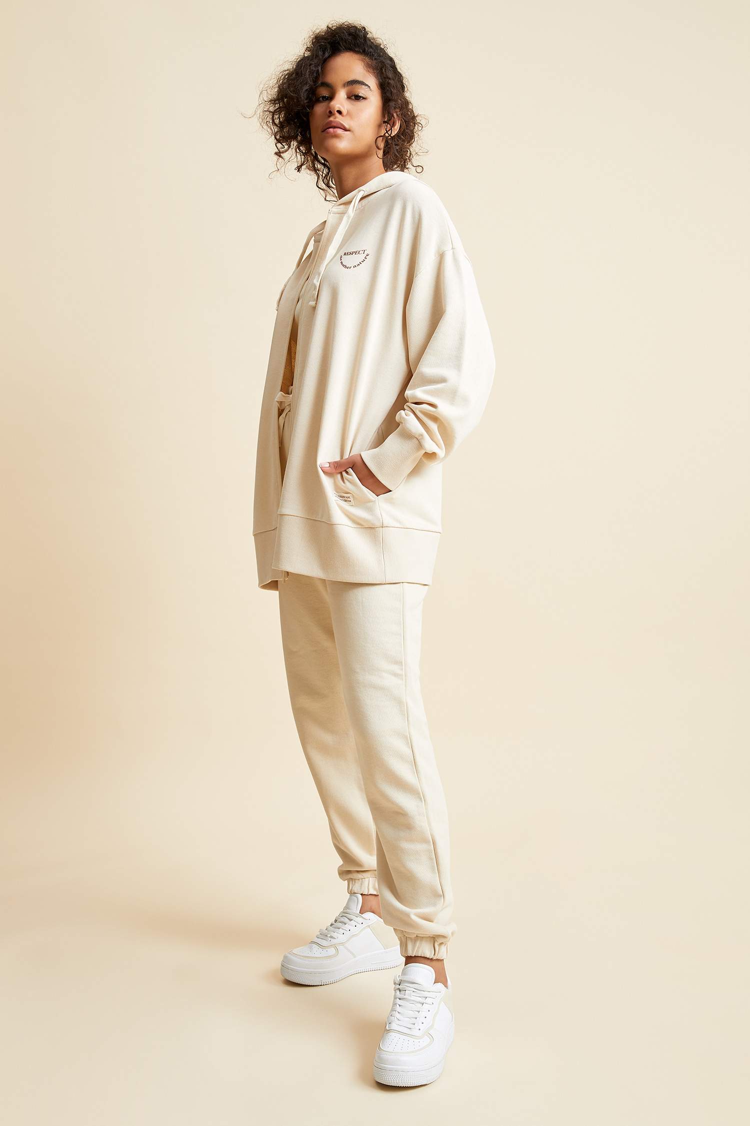 Organik Pamuklu Kapüşonlu Oversize Fit Cep Detaylı Fermuarlı Sweat Hırka