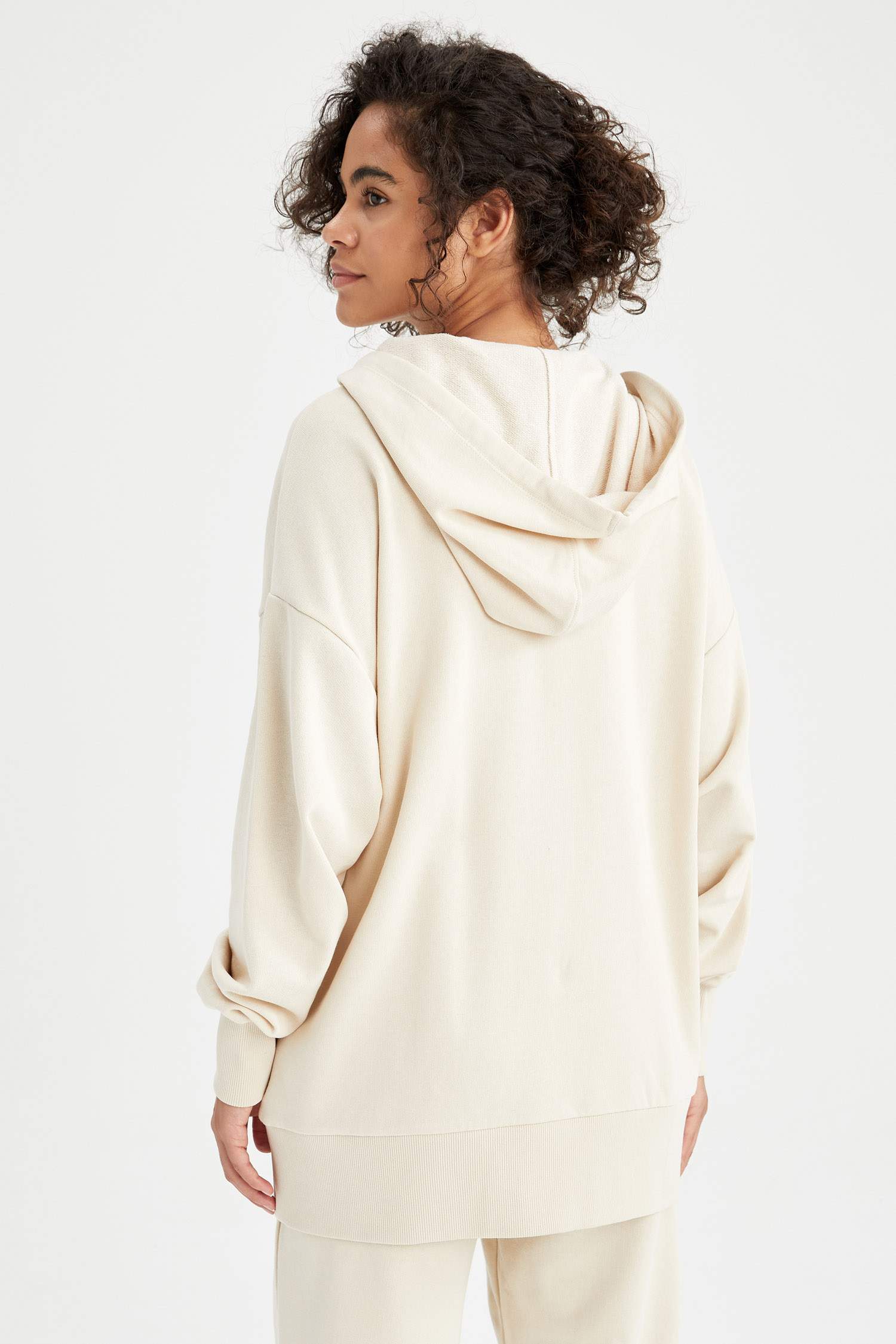 Organik Pamuklu Kapüşonlu Oversize Fit Cep Detaylı Fermuarlı Sweat Hırka