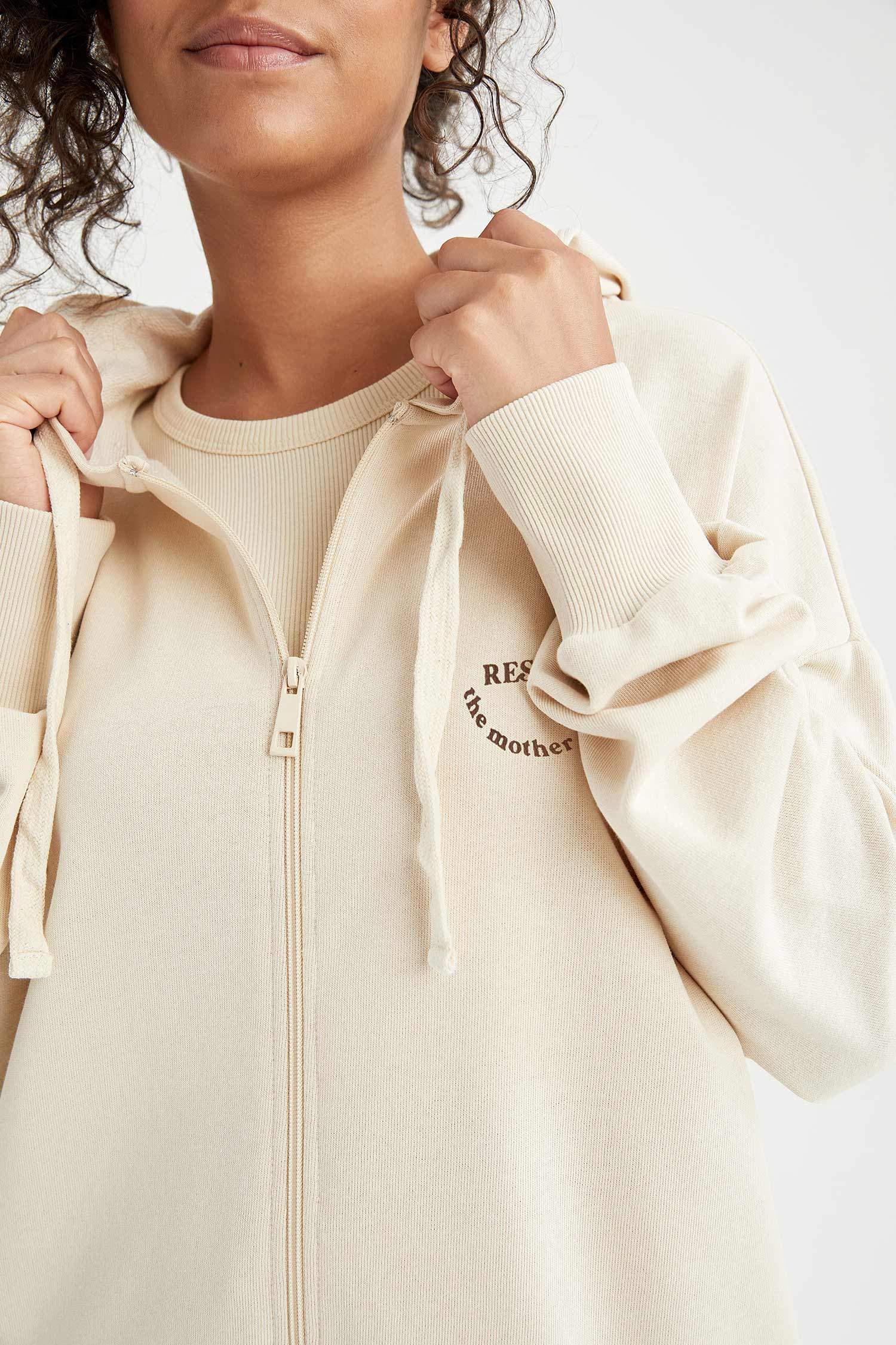 Organik Pamuklu Kapüşonlu Oversize Fit Cep Detaylı Fermuarlı Sweat Hırka