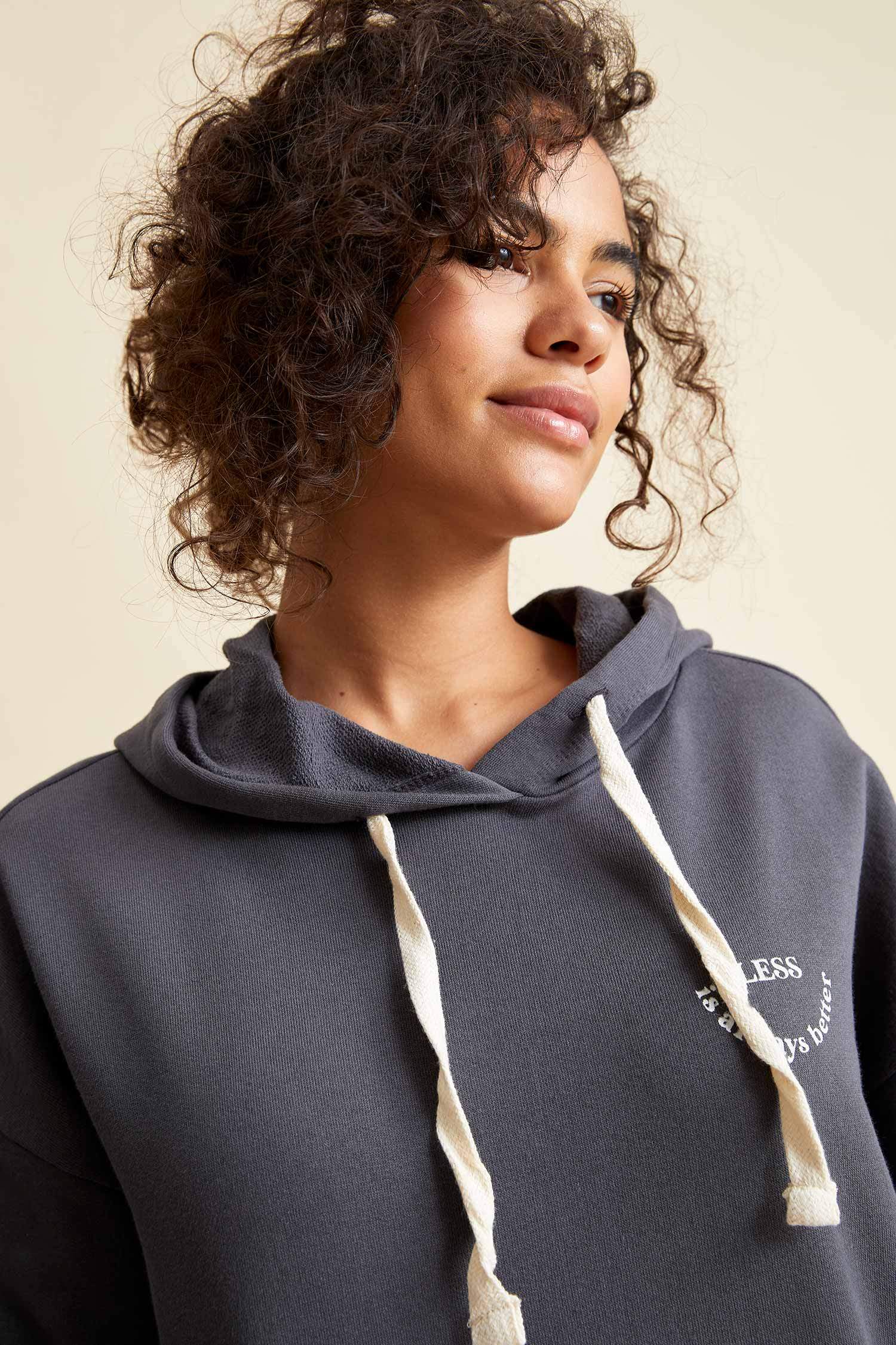 Slogan Baskılı Organik Pamuklu Cepli Kapüşonlu Oversize Fit Sweatshirt