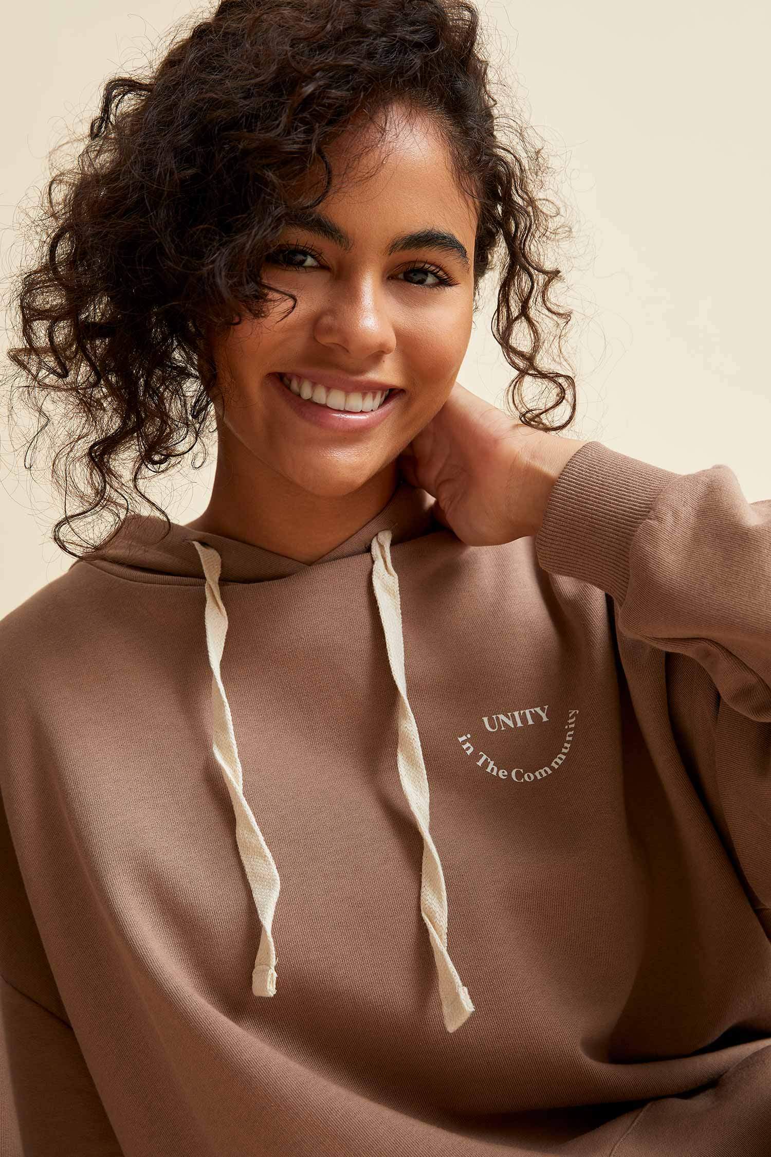 Slogan Baskılı Organik Pamuklu Cepli Kapüşonlu Oversize Fit Sweatshirt