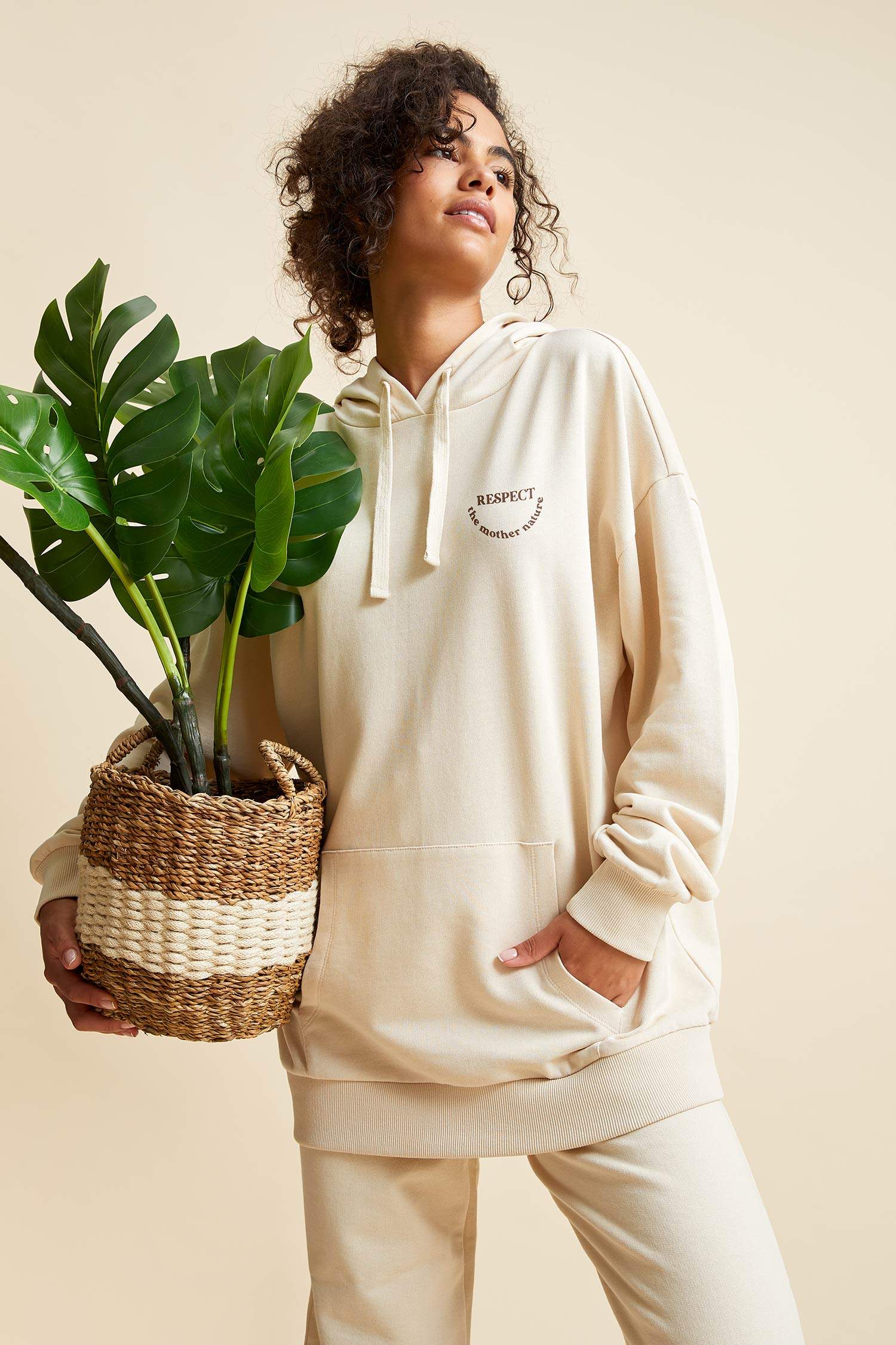 Slogan Baskılı Organik Pamuklu Cepli Kapüşonlu Oversize Fit Sweatshirt
