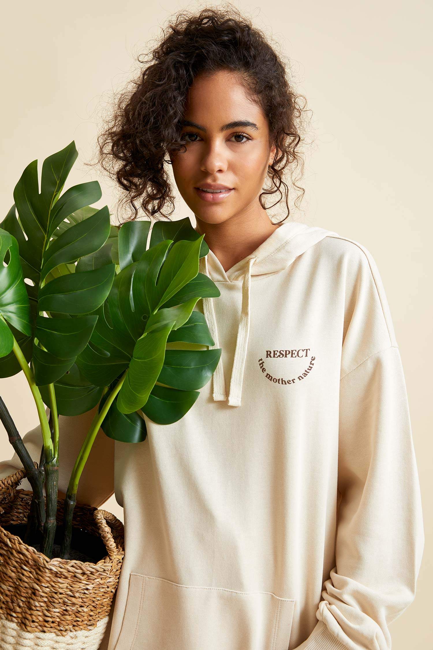 Slogan Baskılı Organik Pamuklu Cepli Kapüşonlu Oversize Fit Sweatshirt