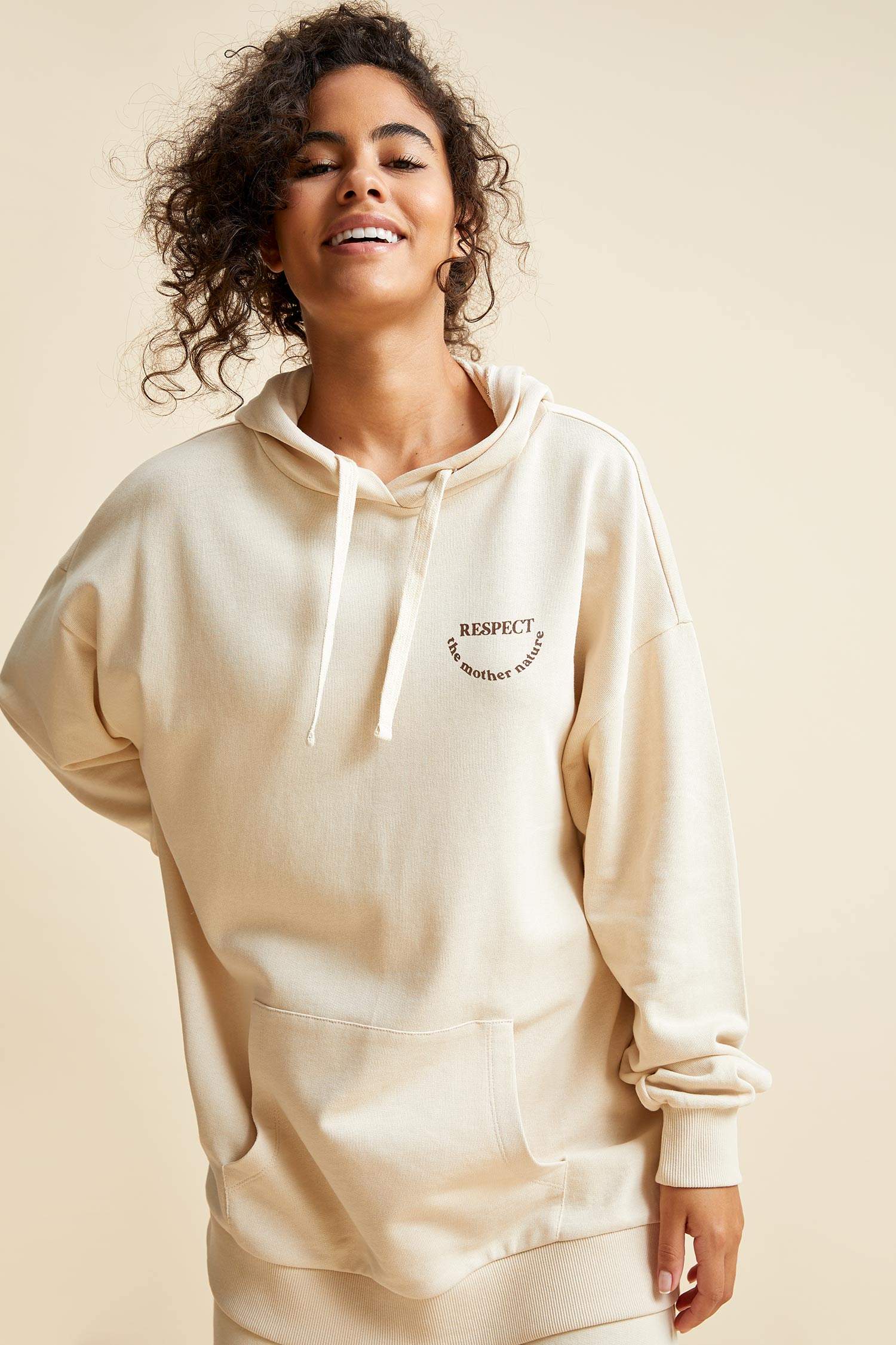 Slogan Baskılı Organik Pamuklu Cepli Kapüşonlu Oversize Fit Sweatshirt