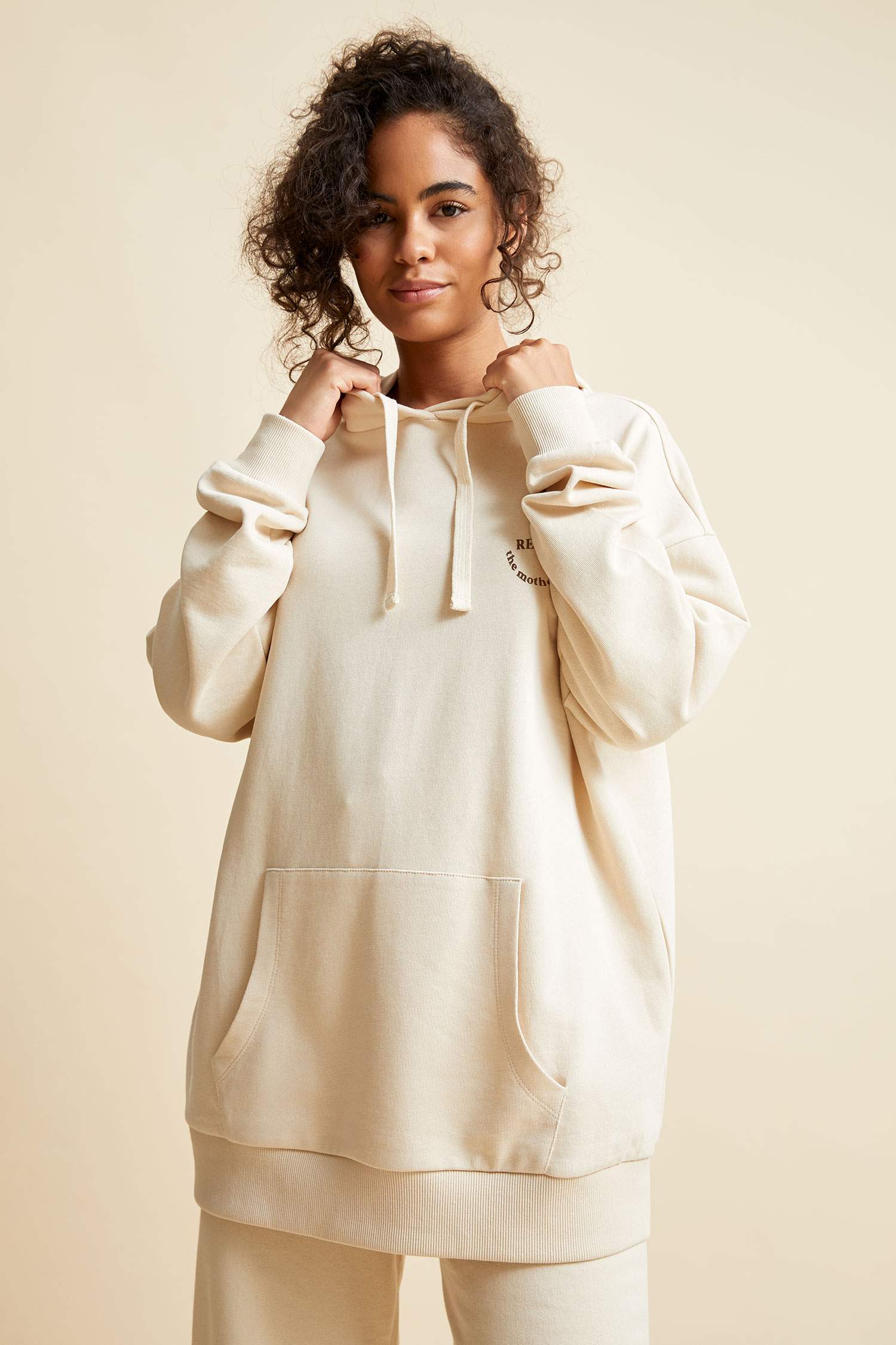 Slogan Baskılı Organik Pamuklu Cepli Kapüşonlu Oversize Fit Sweatshirt