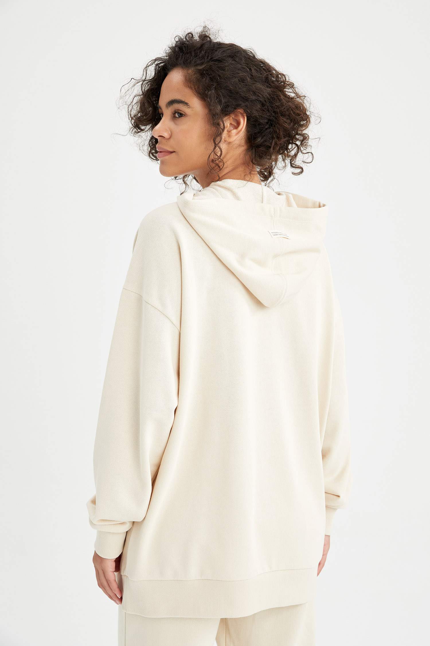Slogan Baskılı Organik Pamuklu Cepli Kapüşonlu Oversize Fit Sweatshirt