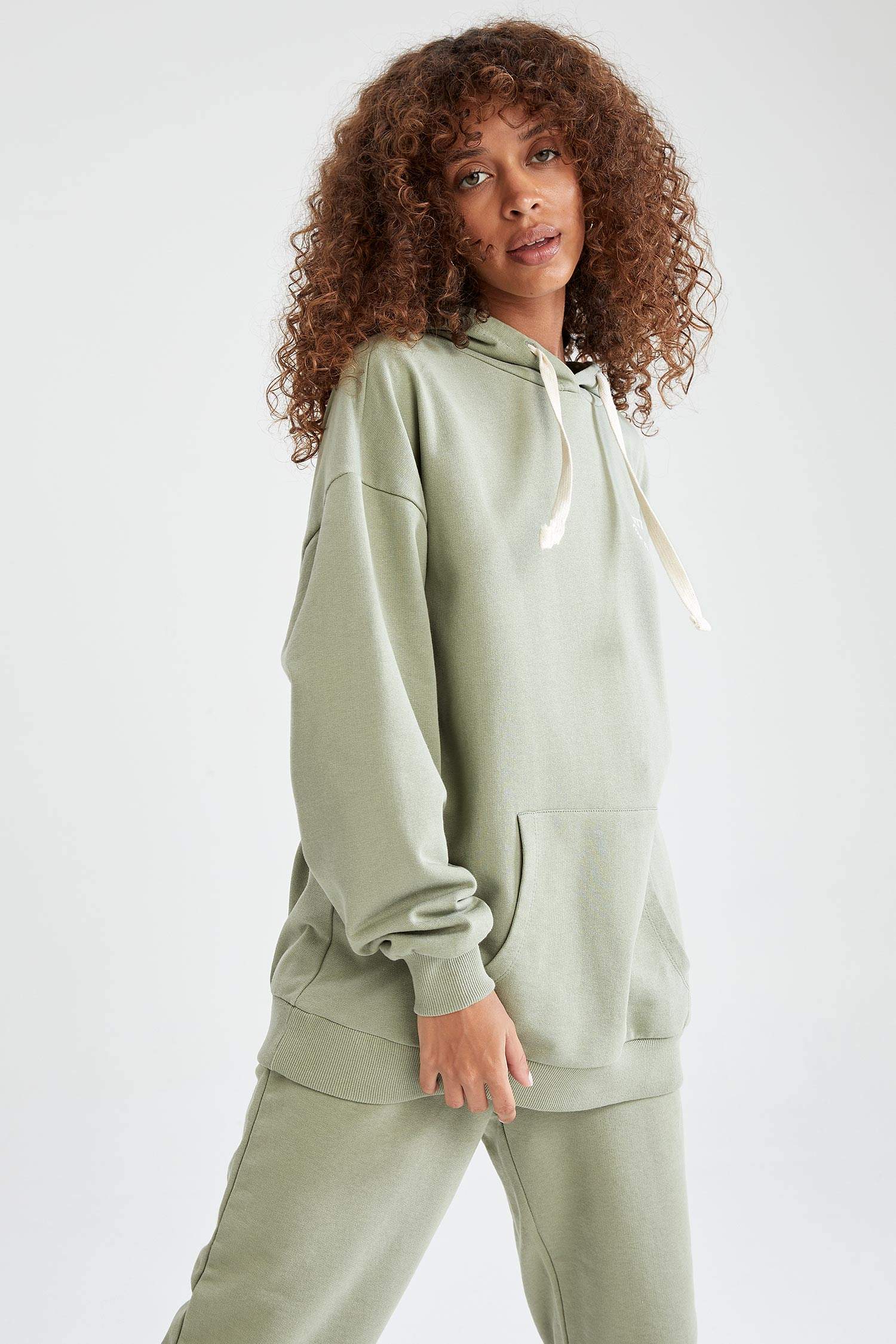 Slogan Baskılı Organik Pamuklu Cepli Kapüşonlu Oversize Fit Sweatshirt