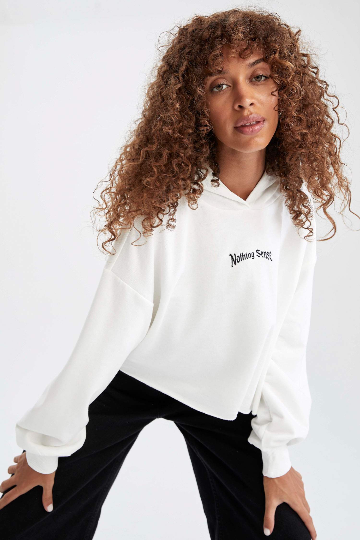 Slogan Baskılı Kapüşonlu Oversize Fit Crop Sweatshirt