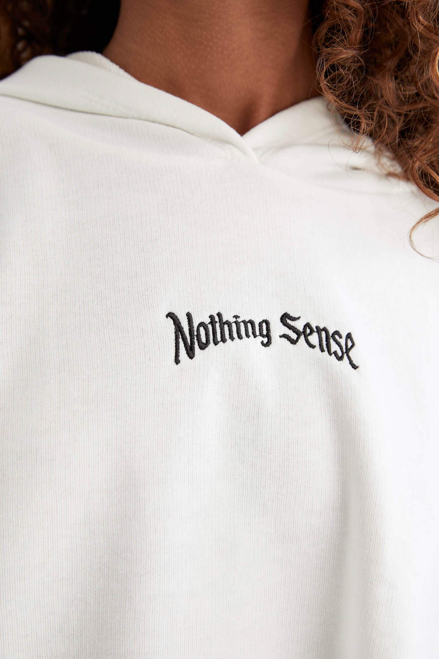 Slogan Baskılı Kapüşonlu Oversize Fit Crop Sweatshirt