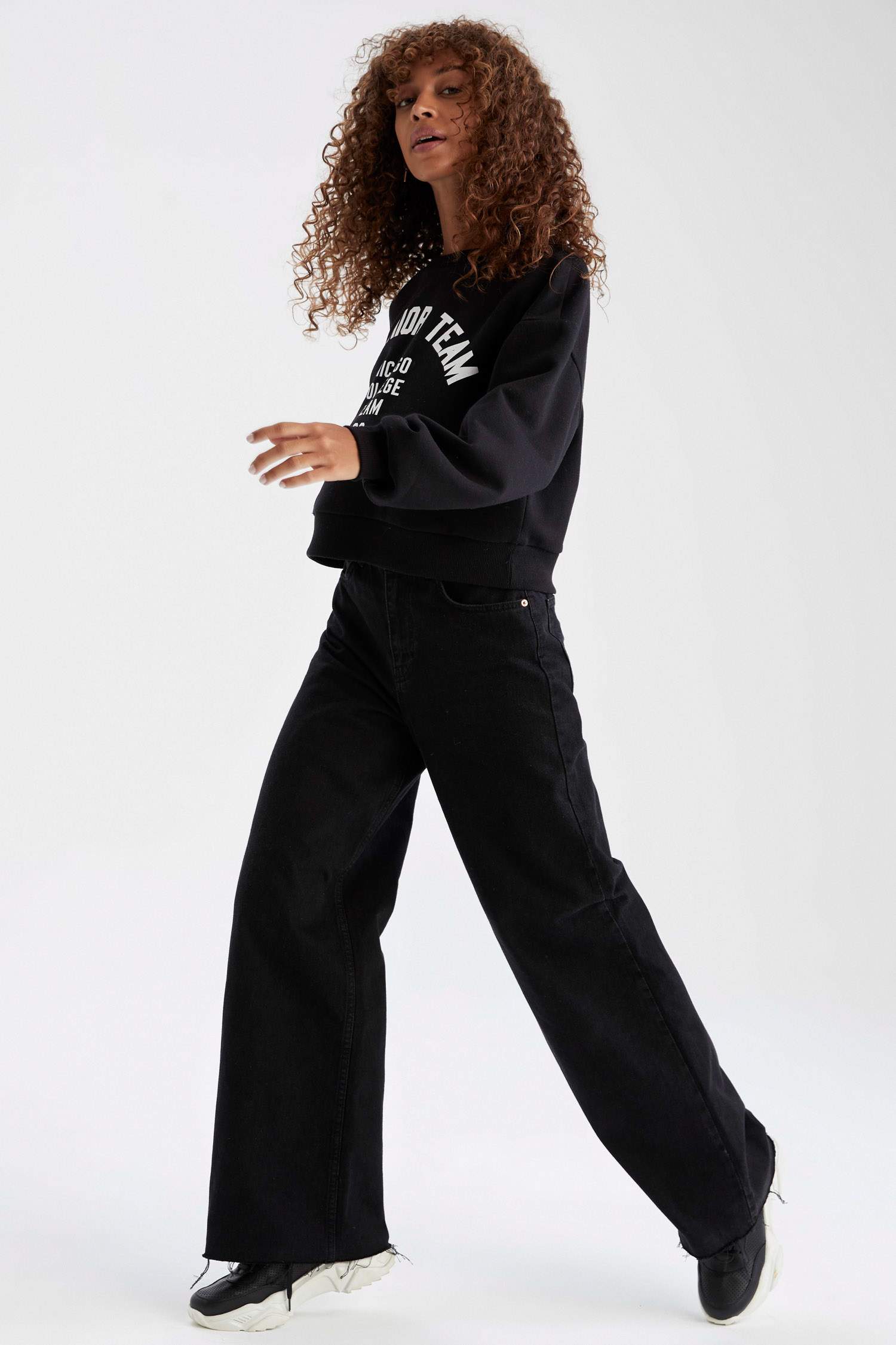 Regular Fit Bisiklet Yaka Uzun Kollu Sweatshirt
