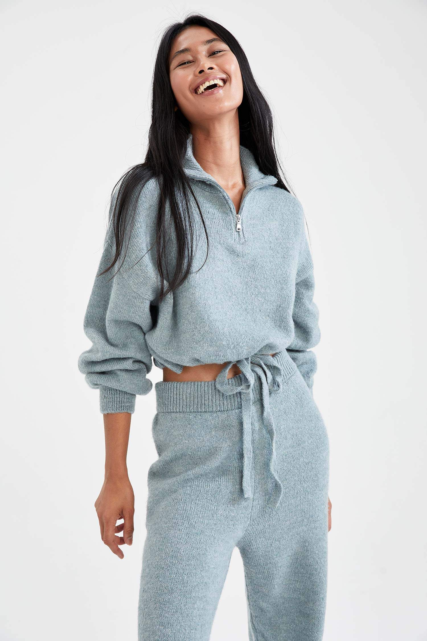 Coool Fermuarlı Yaka Beli Lastikli Yumuşak Dokulu Crop Triko Kazak