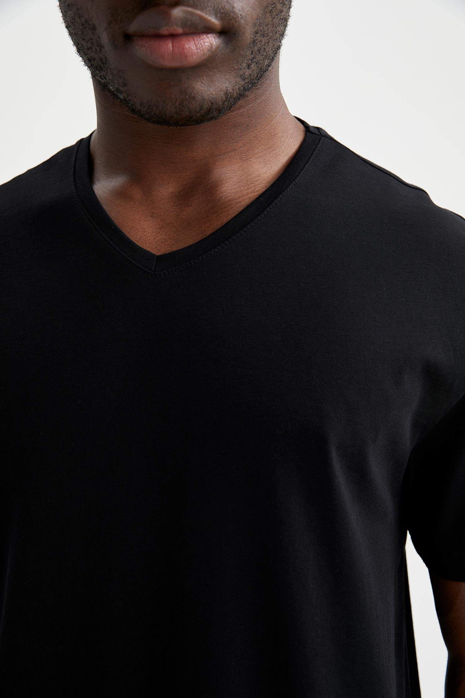 Regular Fit V Yaka Basic 3'lü Kısa Kollu Tişört