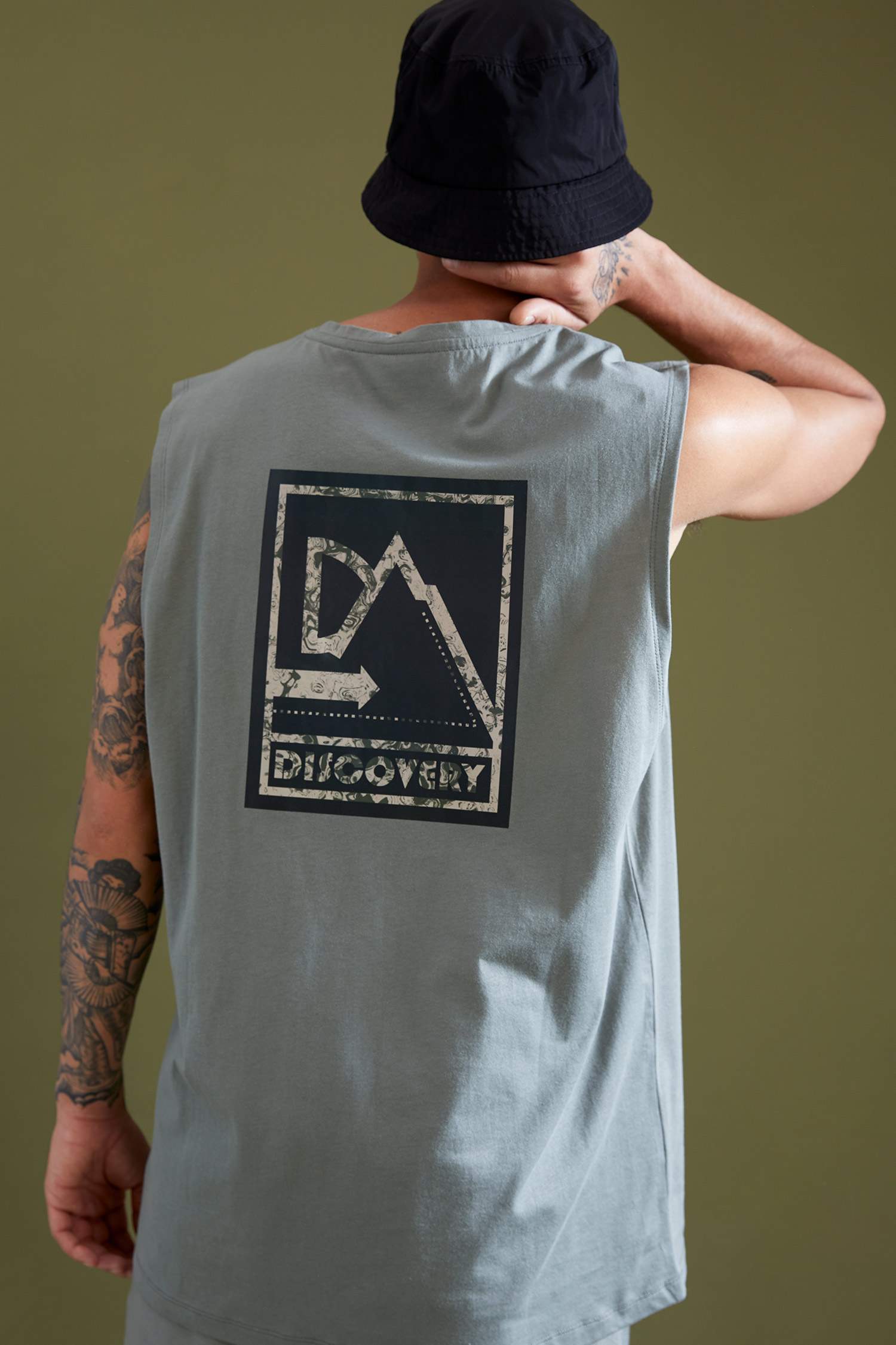 Discovery Adventures Lisanslı Oversize Fit Bisiklet Yaka Sırt Baskılı Kolsuz Tişört