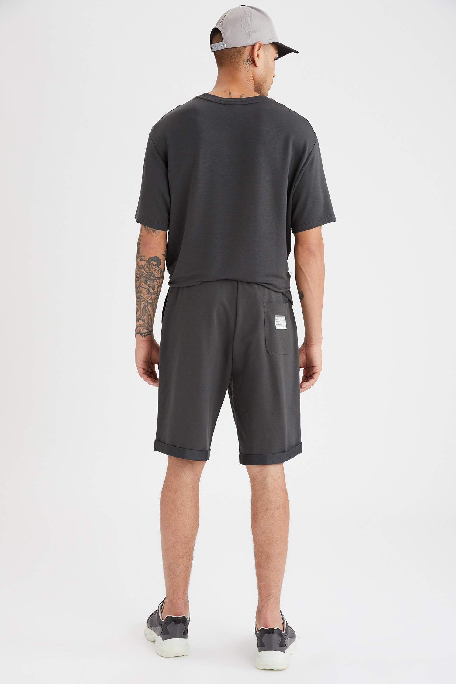 Regular Fit Beli Bağcıklı Şort