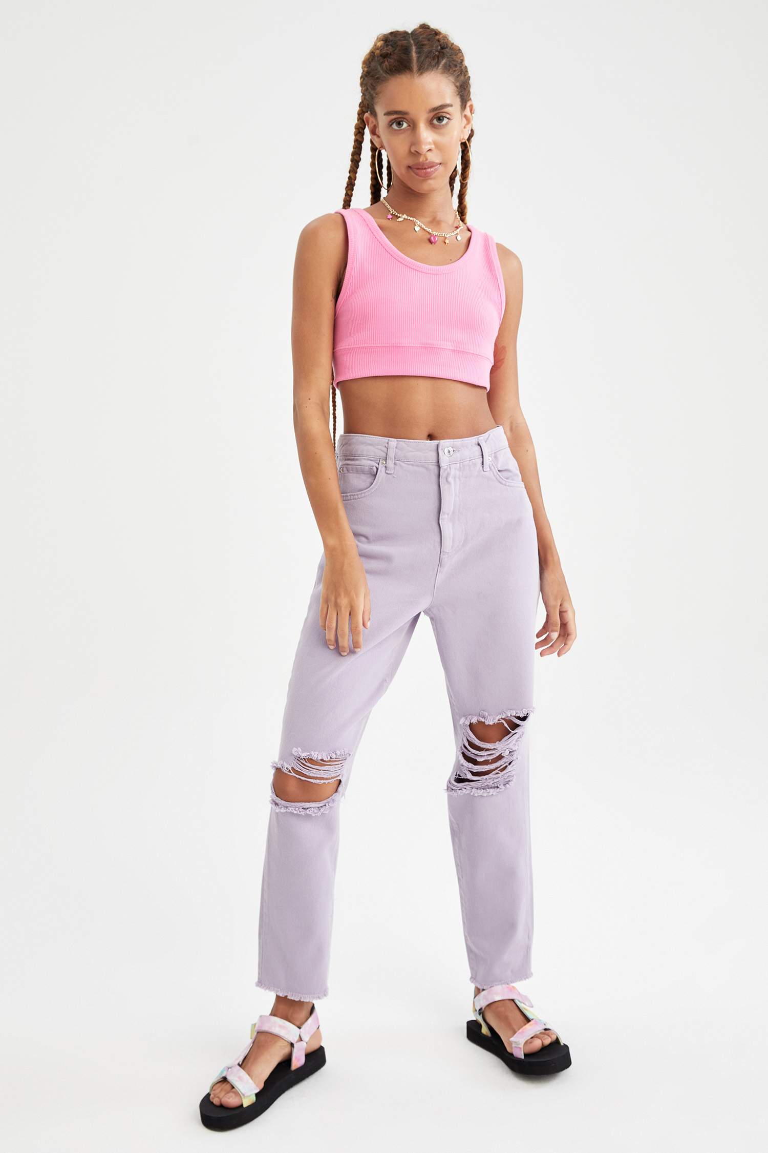 Mom Fit Yüksek Bel Yırtık Detaylı Jean Pantolon