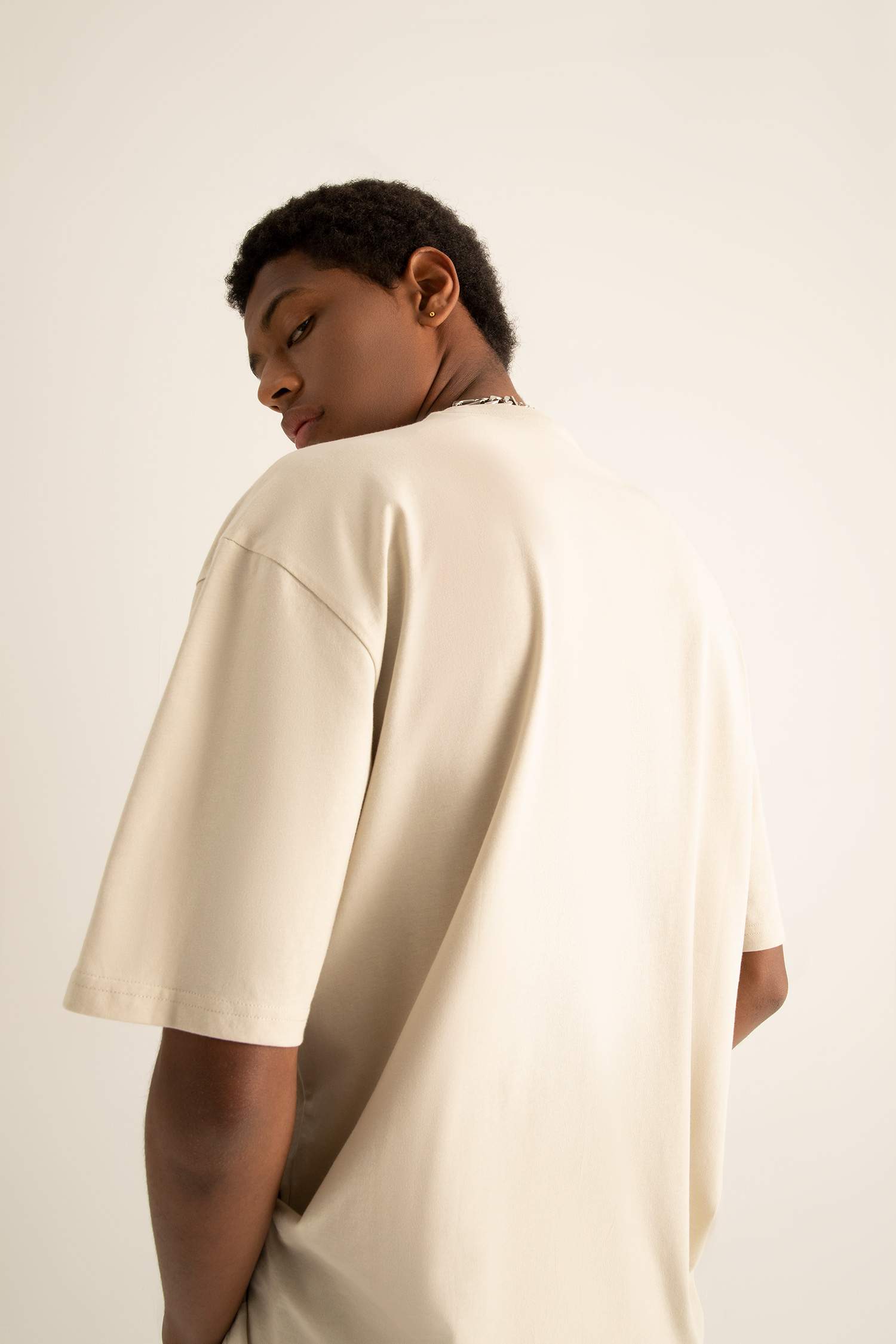 Oversize Fit Bisiklet Yaka Tişört