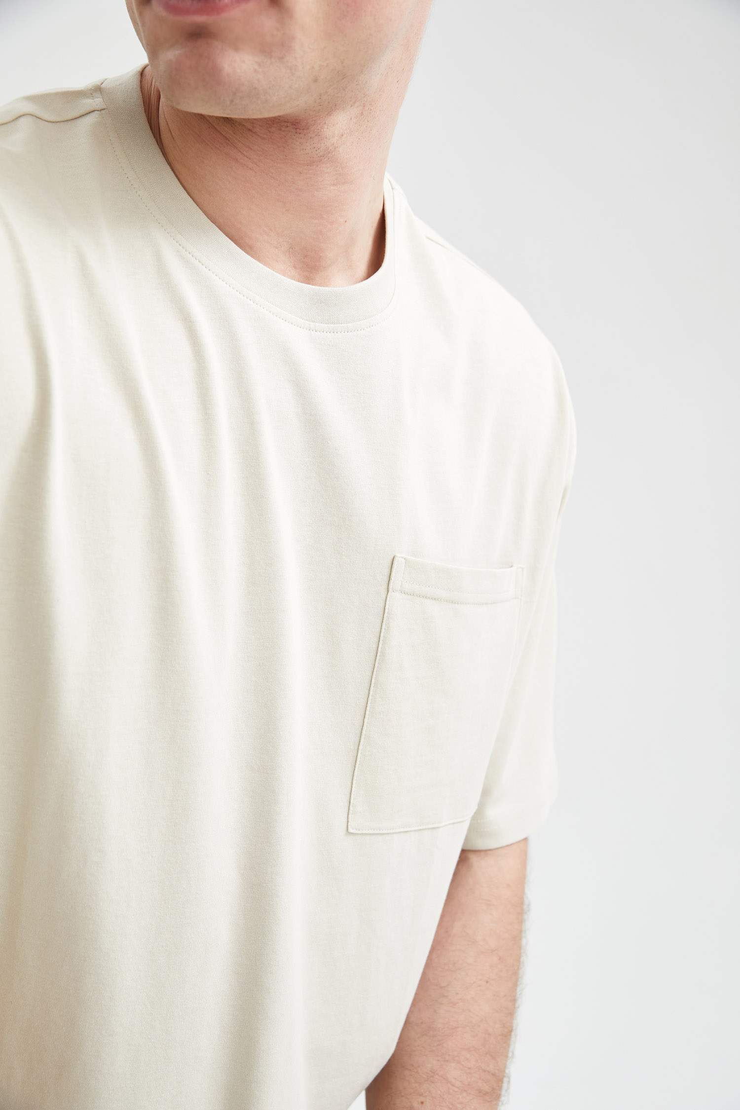 Oversize Fit Bisiklet Yaka Tişört