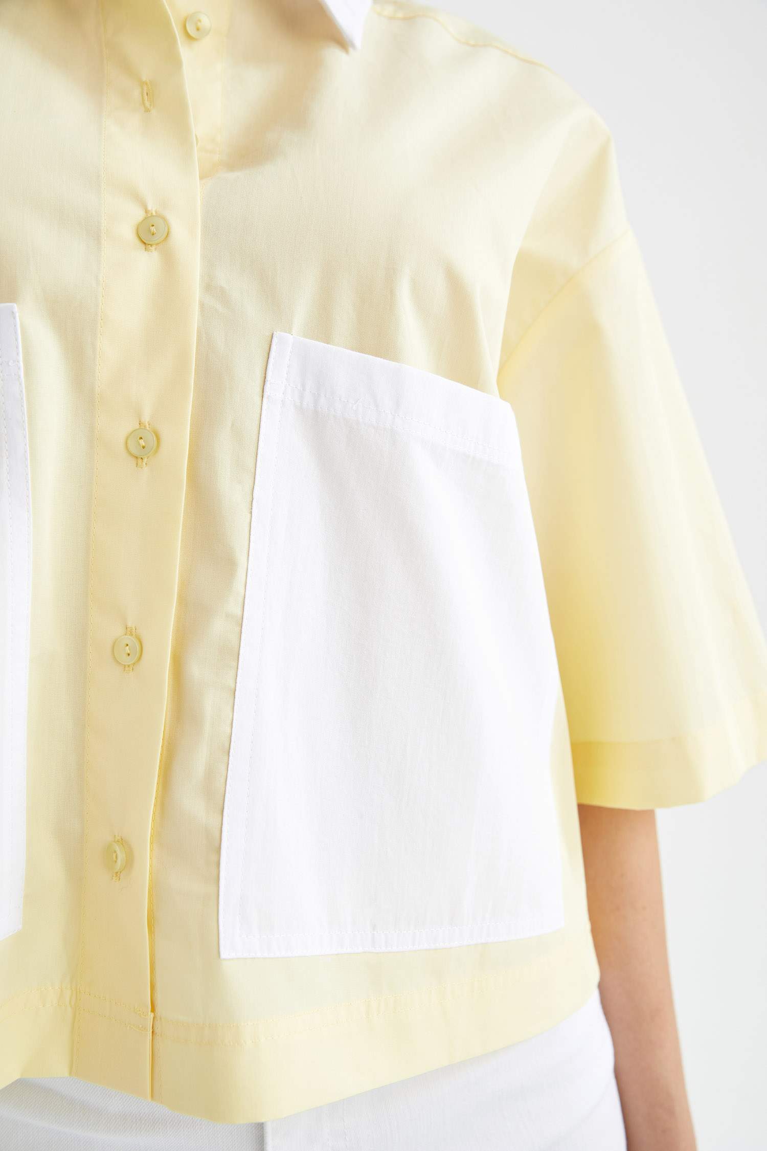 Çift Cepli Crop Kısa Kollu Poplin Gömlek
