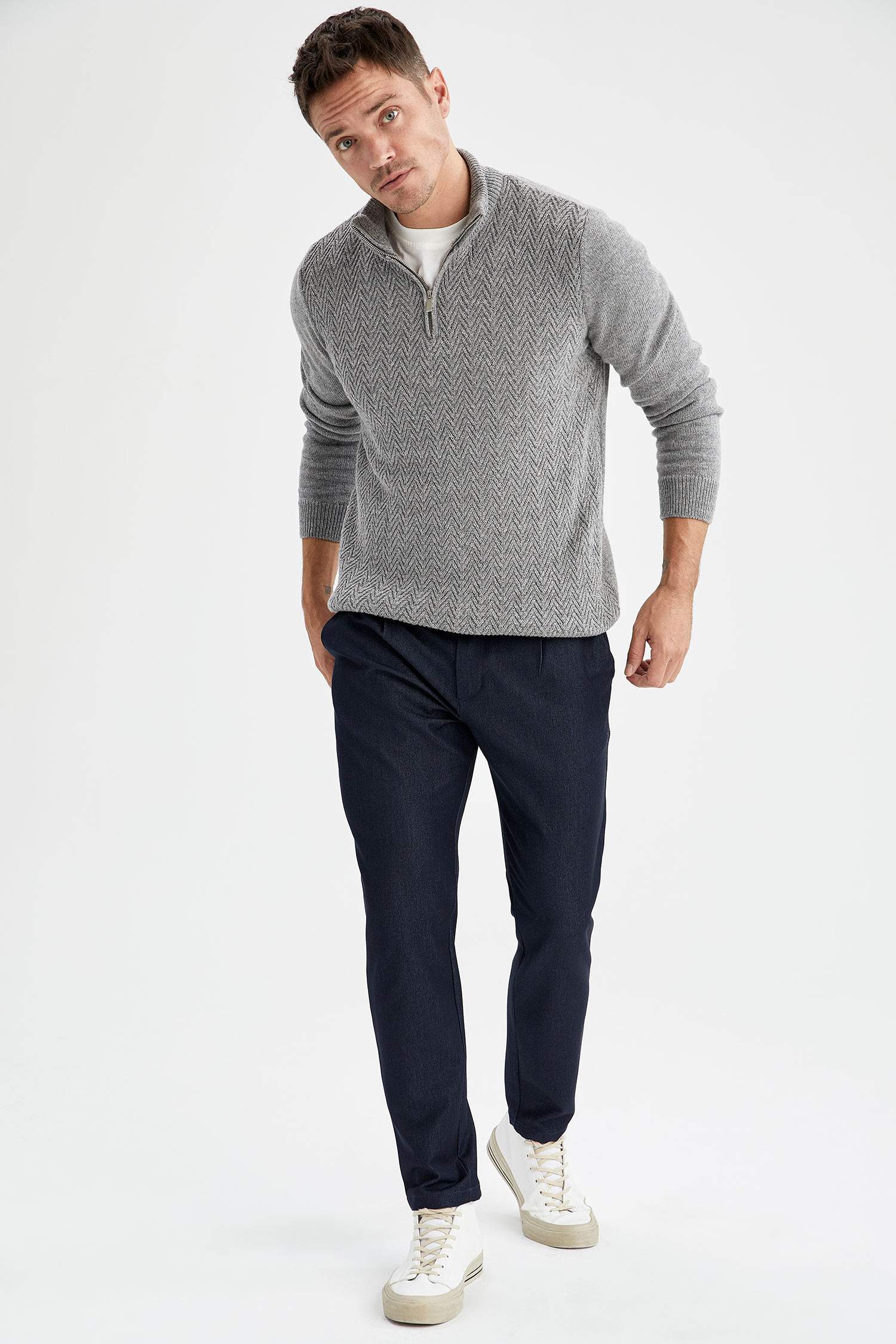 Slim Fit Yarım Balıkçı Fermuarlı Yaka Triko Yün Kazak