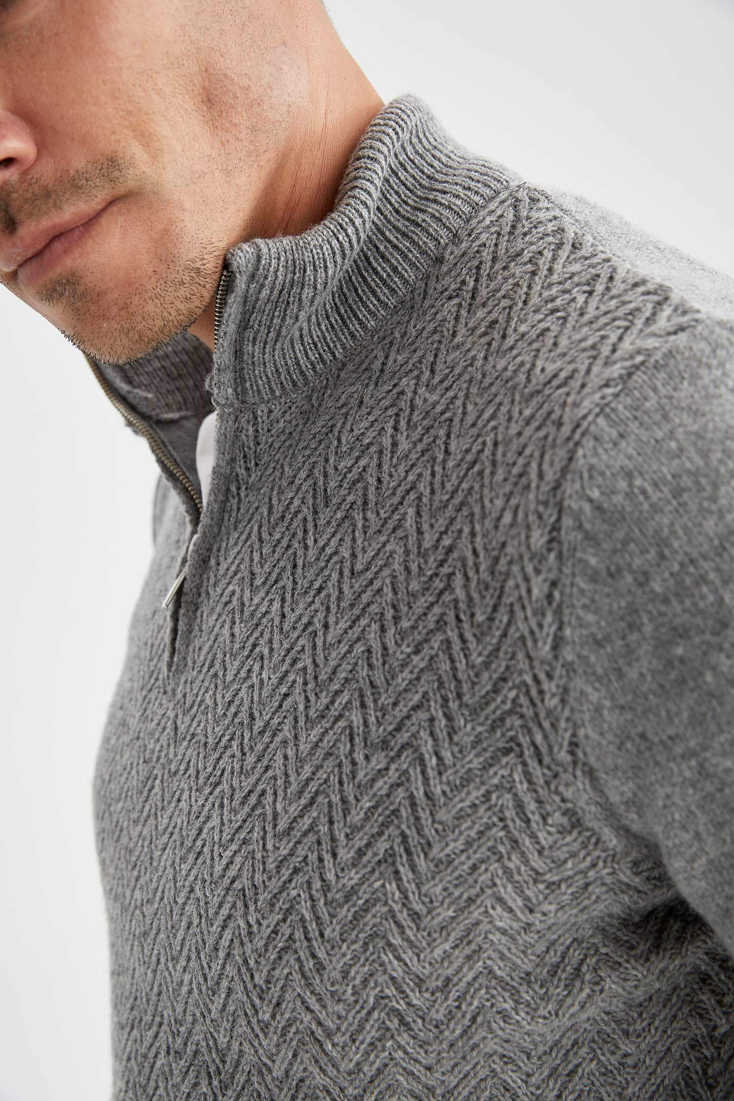Slim Fit Yarım Balıkçı Fermuarlı Yaka Triko Yün Kazak