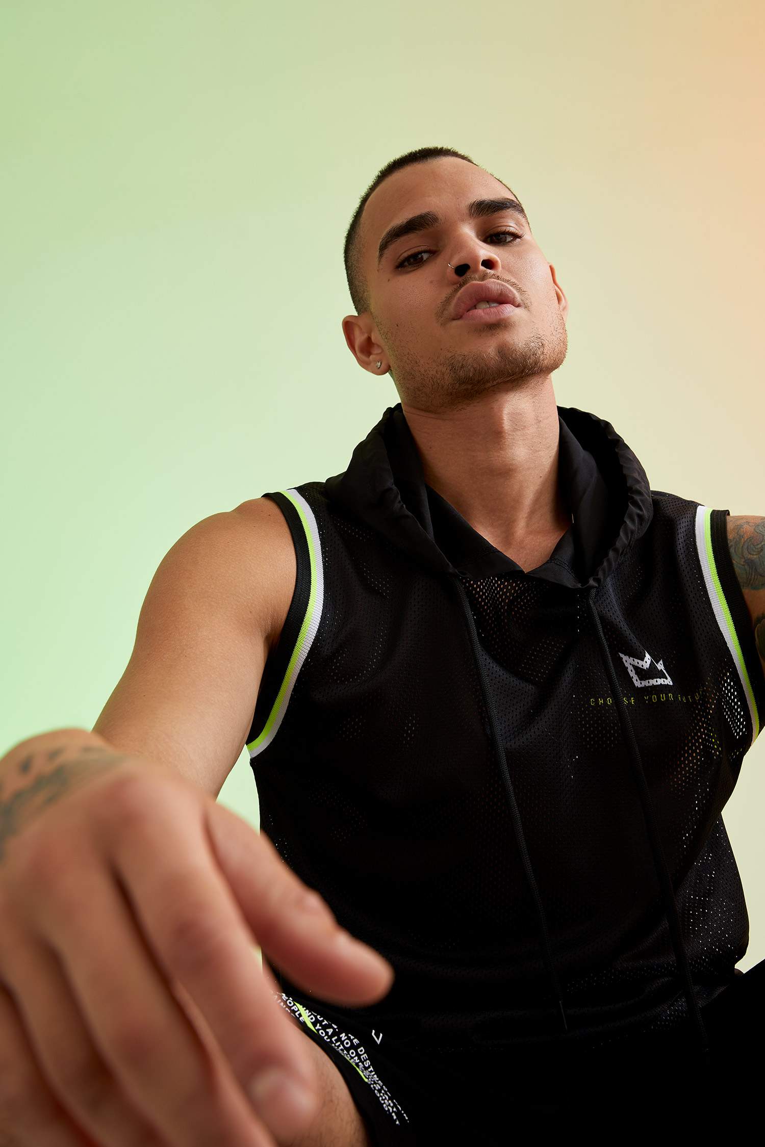 Oversize Fit Kapüşonlu Sırt Baskılı Kolsuz Spor Tişört