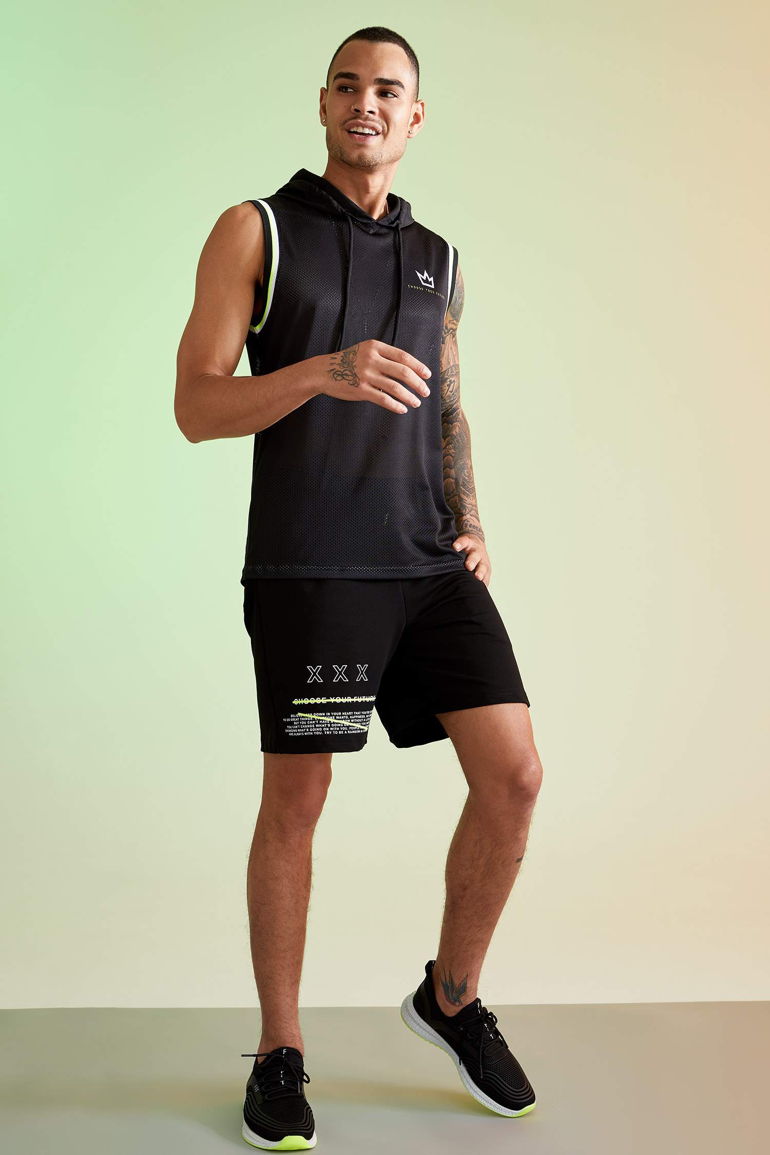 Oversize Fit Kapüşonlu Sırt Baskılı Kolsuz Spor Tişört