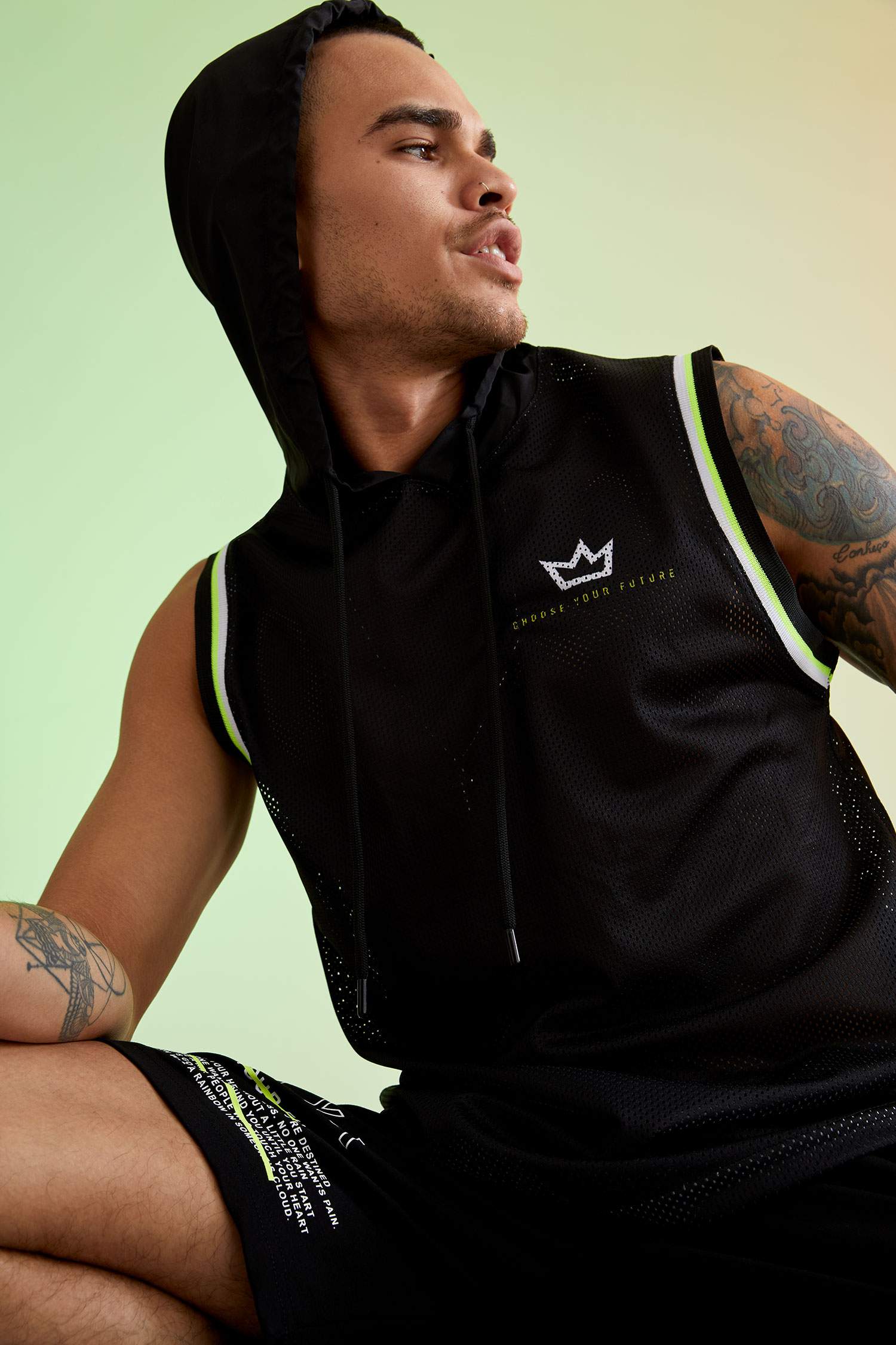 Oversize Fit Kapüşonlu Sırt Baskılı Kolsuz Spor Tişört