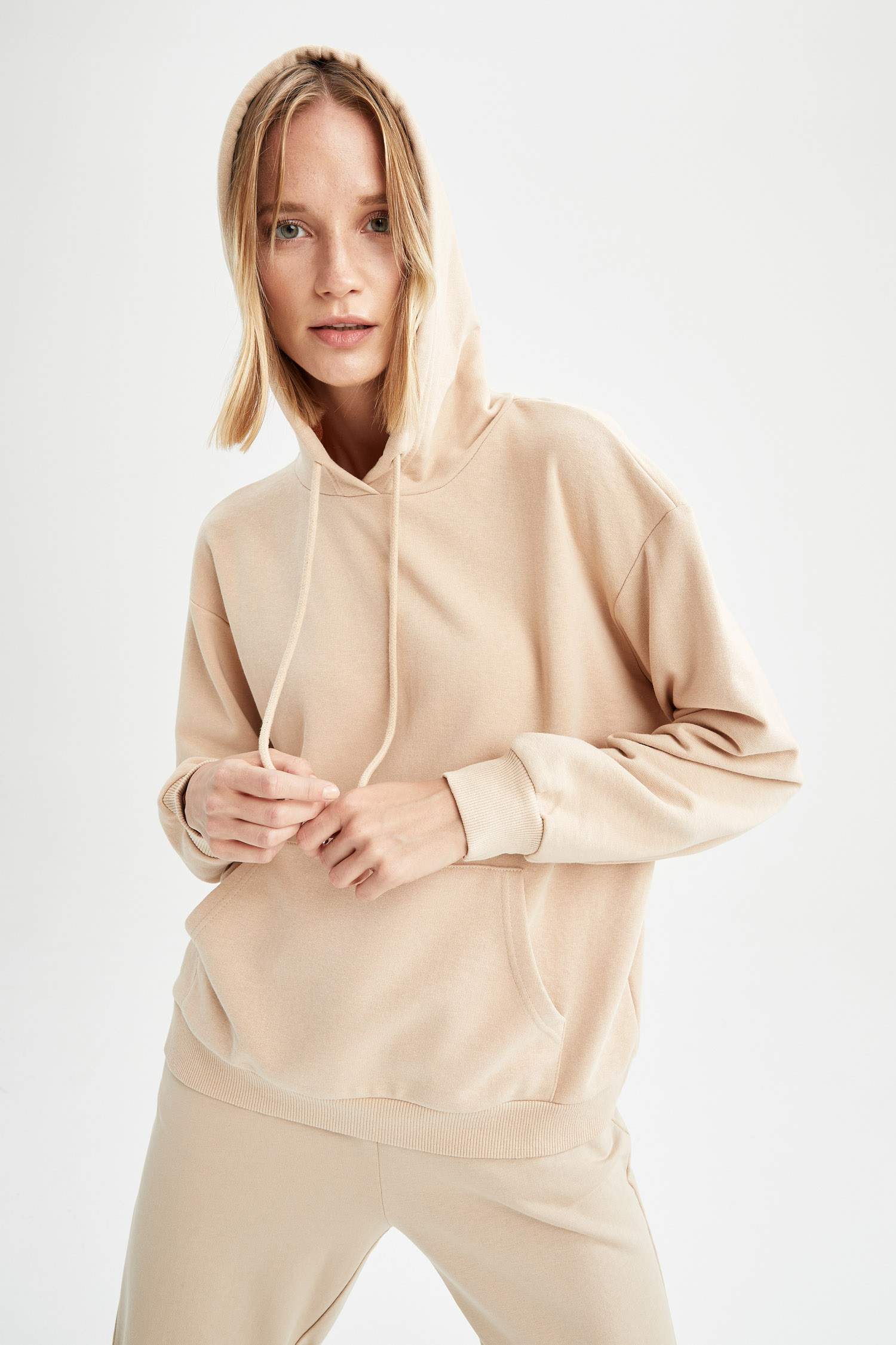 Basic Kapüşonlu Relax Fit İçi Yumuşak Tüylü Sweatshirt