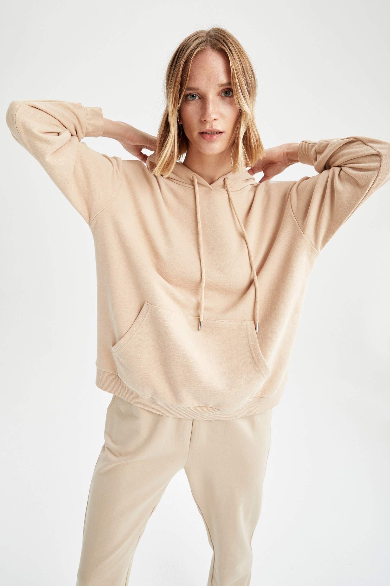 Basic Kapüşonlu Relax Fit İçi Yumuşak Tüylü Sweatshirt