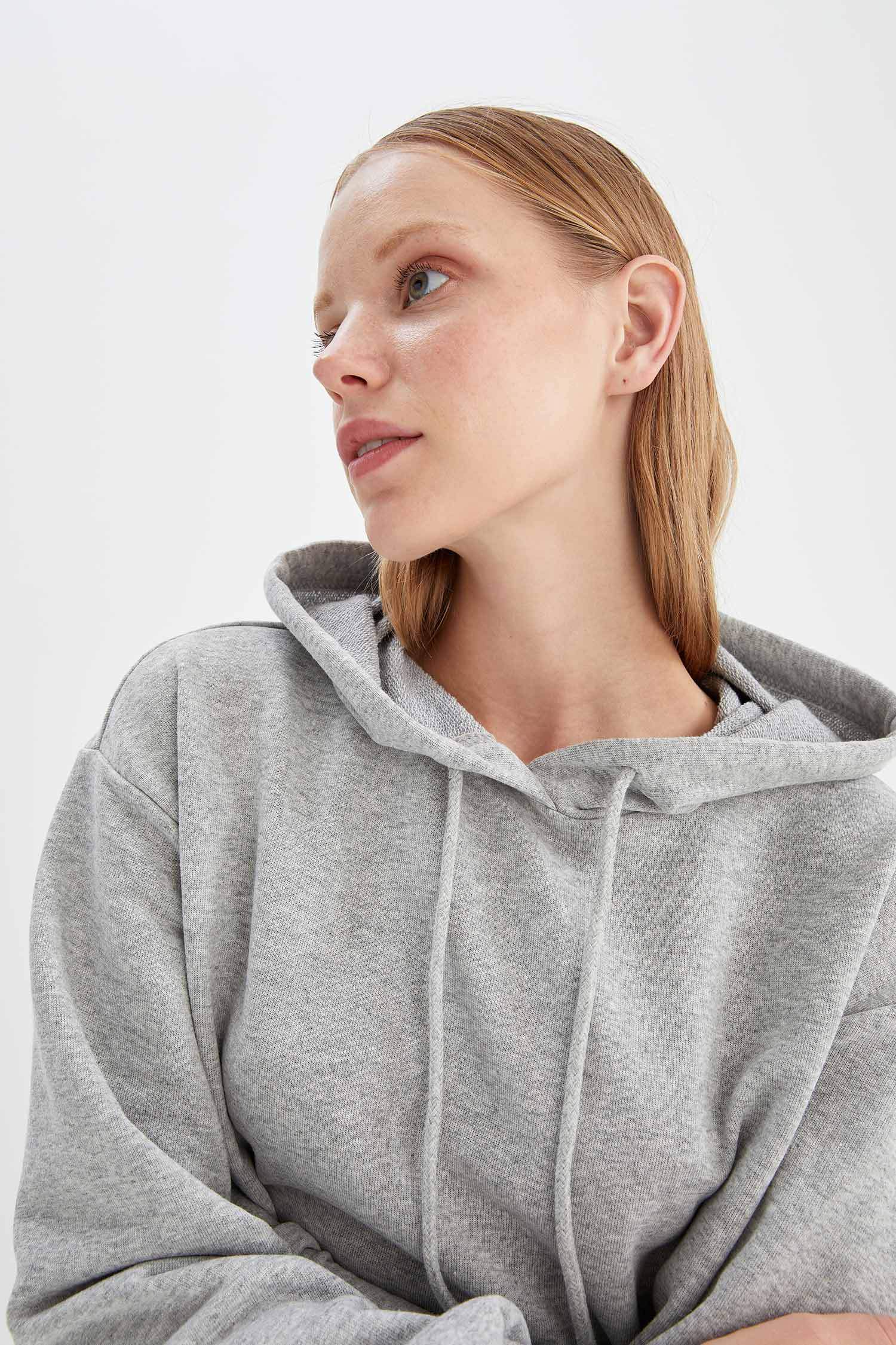 Basic Kapüşonlu Relax Fit İçi Yumuşak Tüylü Sweatshirt