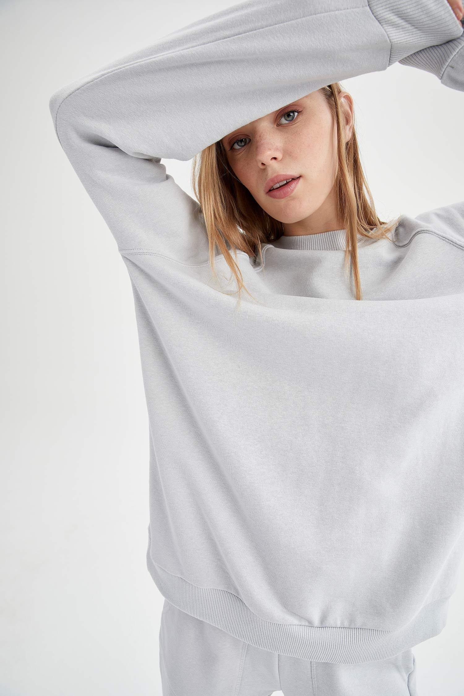 Basic Bisiklet Yaka Oversize Fit Sweatshirt