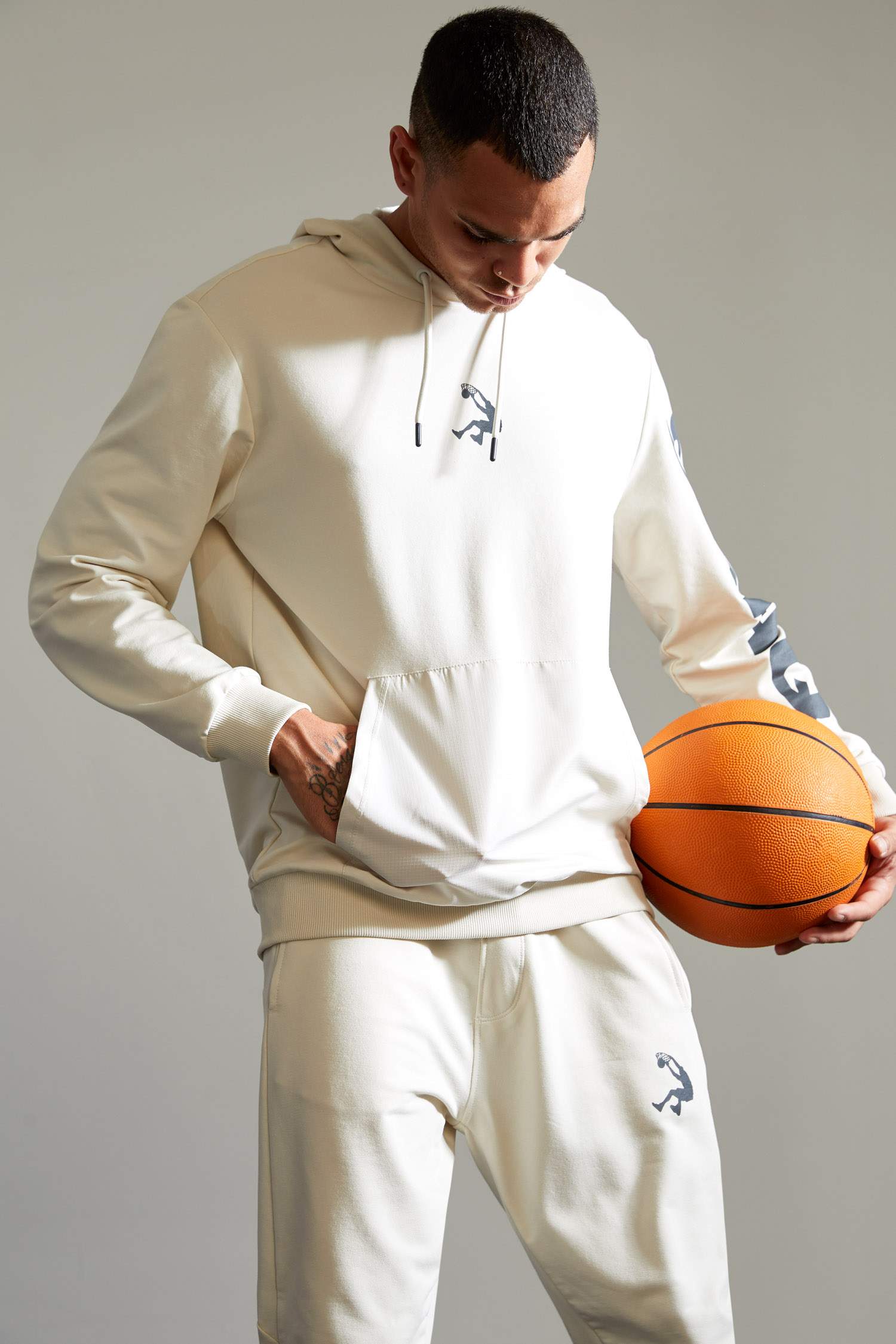 Shaquille O'Neal Lisanslı Standart Fit Kapüşonlu Uzun Kollu Sweatshirt