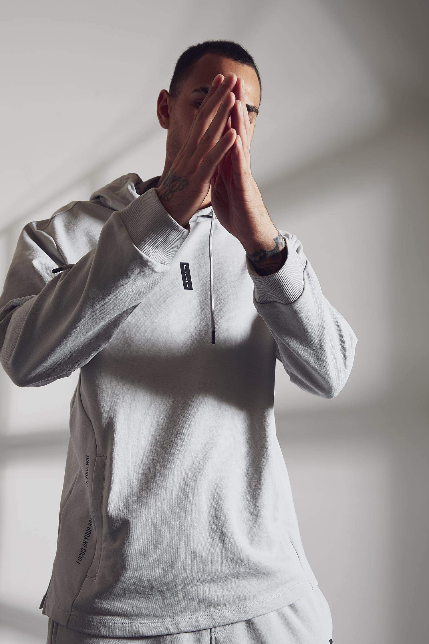 Standart Fit Kapüşonlu Cepli Pamuklu Sweatshirt