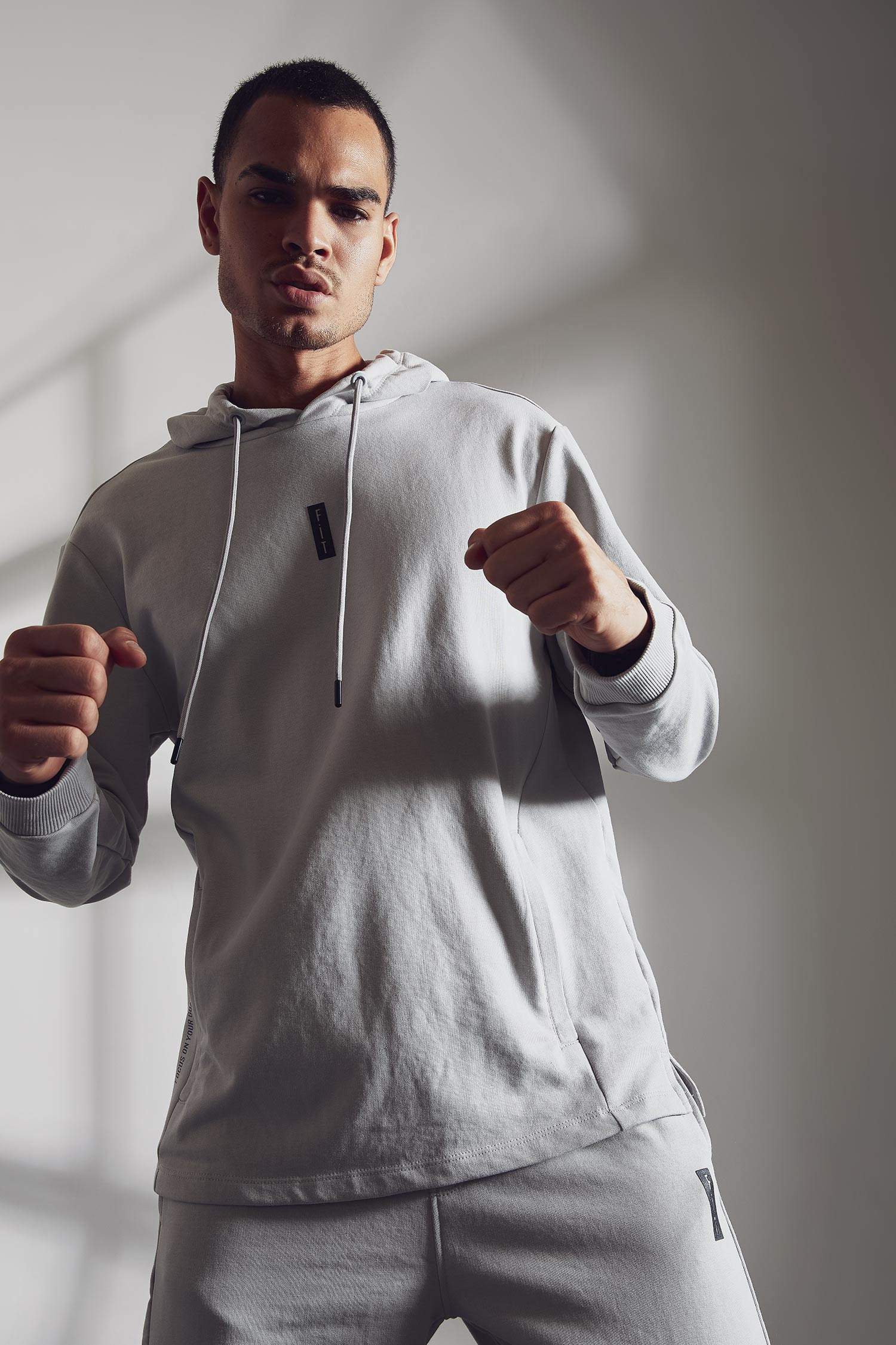 Standart Fit Kapüşonlu Cepli Pamuklu Sweatshirt