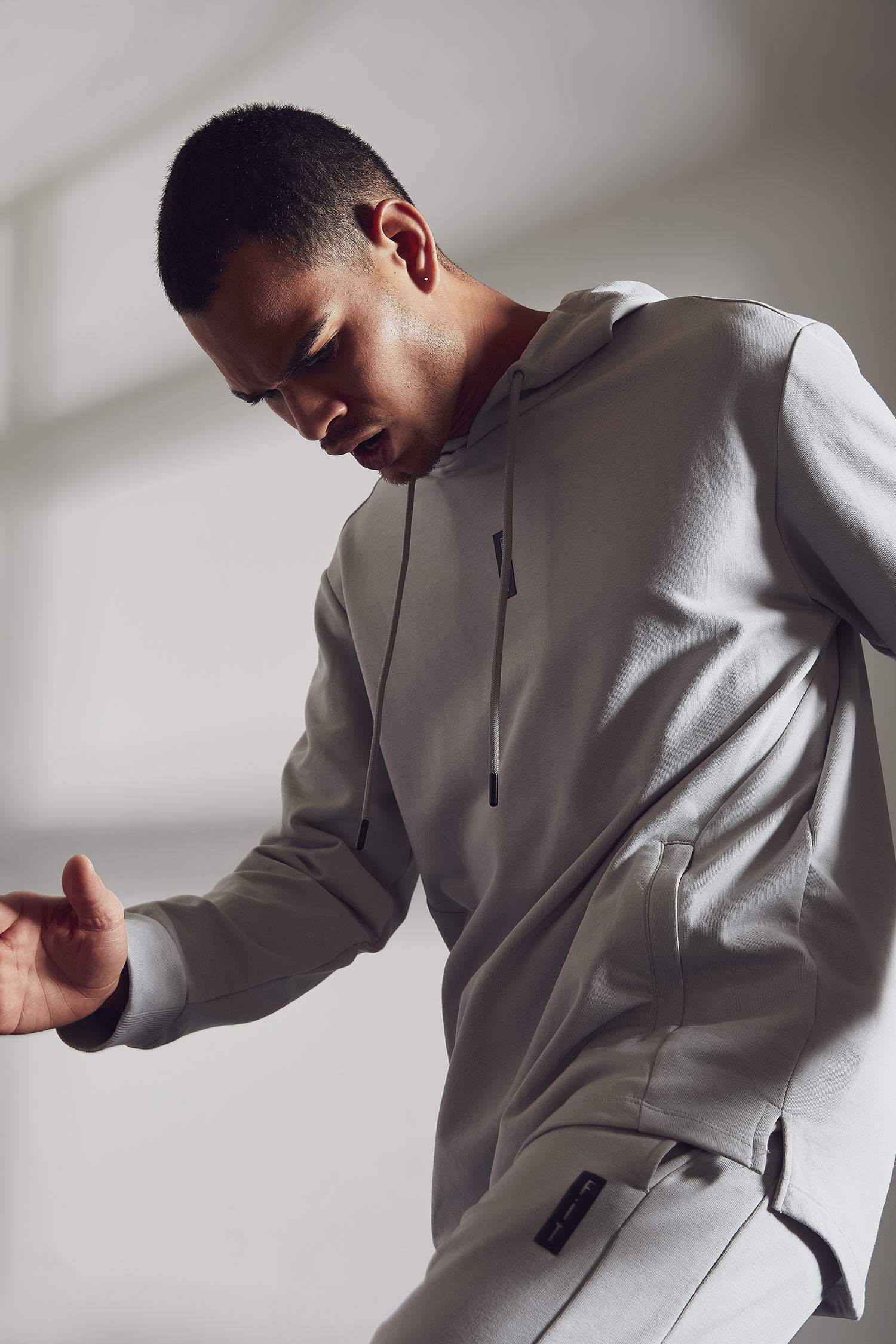 Standart Fit Kapüşonlu Cepli Pamuklu Sweatshirt