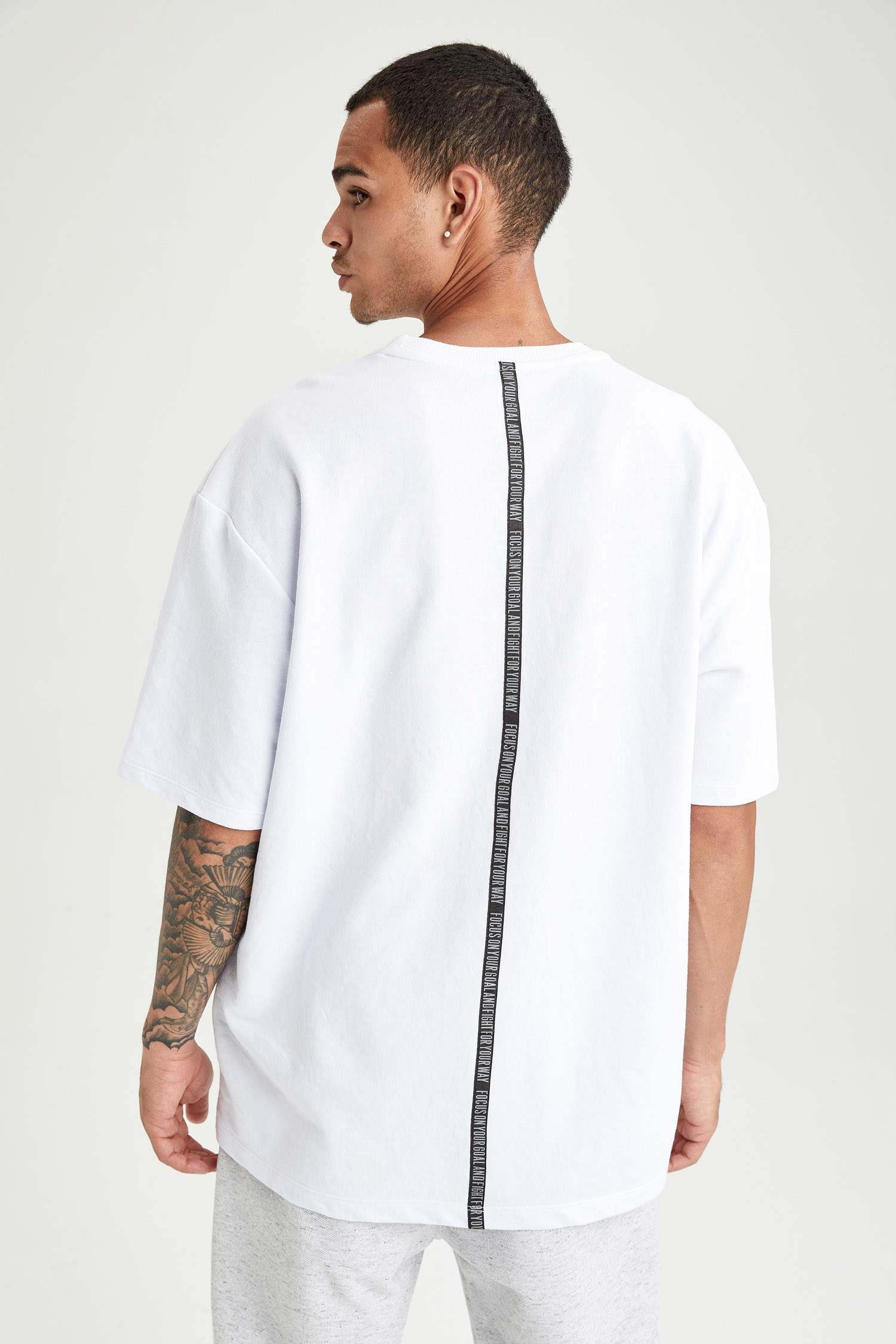 Oversize Fit Bisiklet Yaka Sırt Baskılı Kısa Kollu Pamuklu Sweatshirt