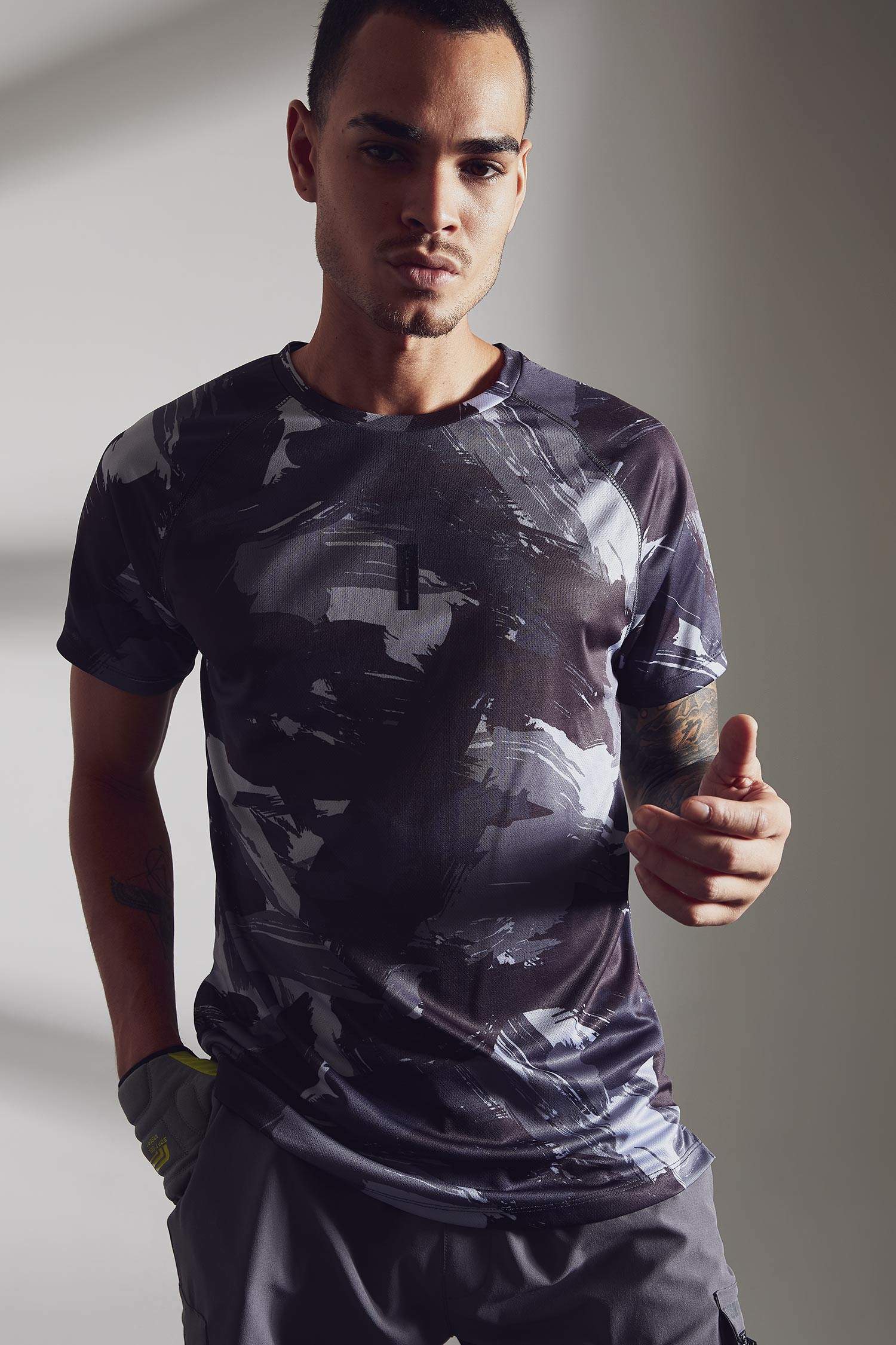 Slim Fit Bisiklet Yaka Desenli Teknik Kumaşlı Spor Tişört