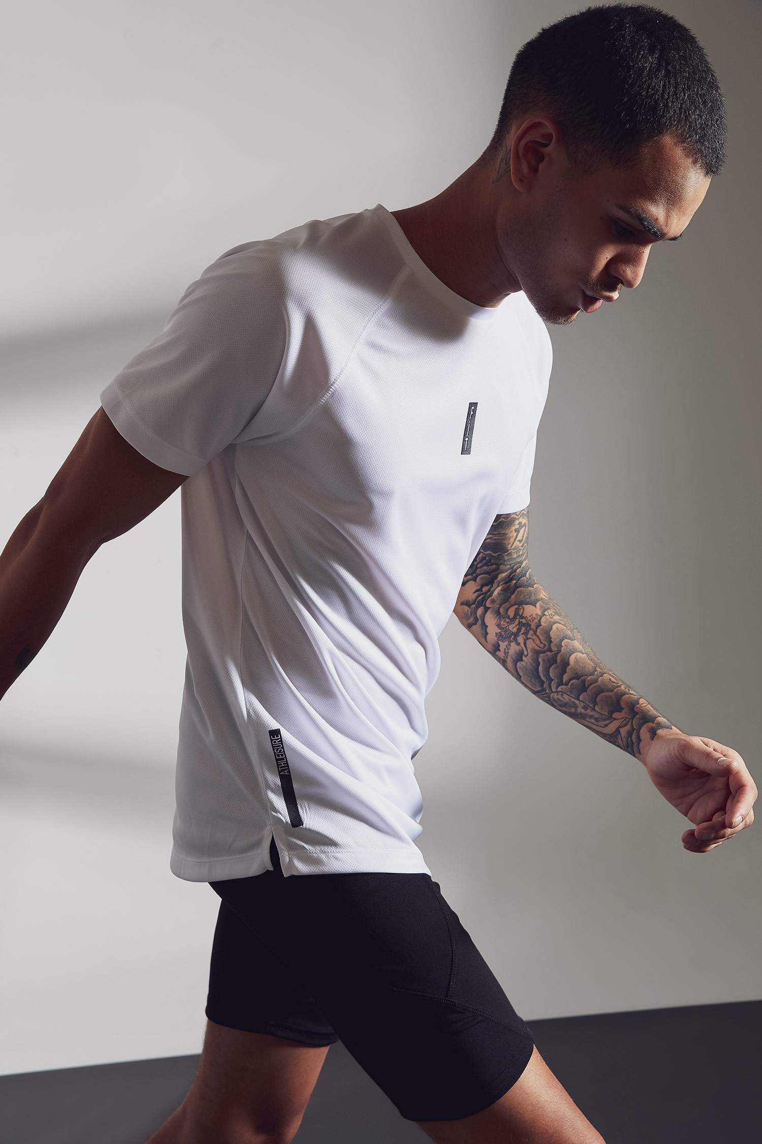 Slim Fit Bisiklet Yaka Yazı Baskılı Teknik Kumaşlı Spor Tişört