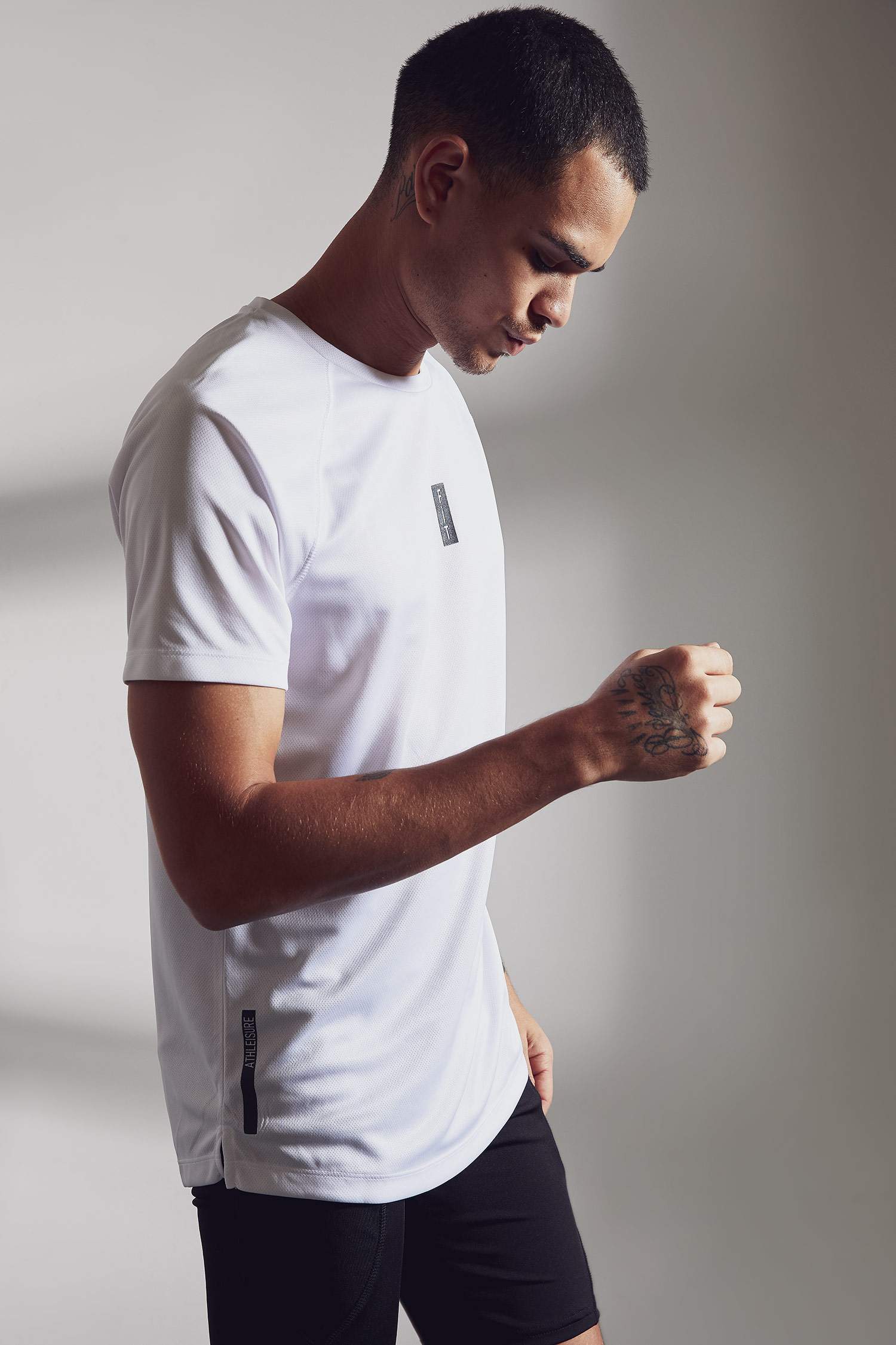 Slim Fit Bisiklet Yaka Yazı Baskılı Teknik Kumaşlı Spor Tişört